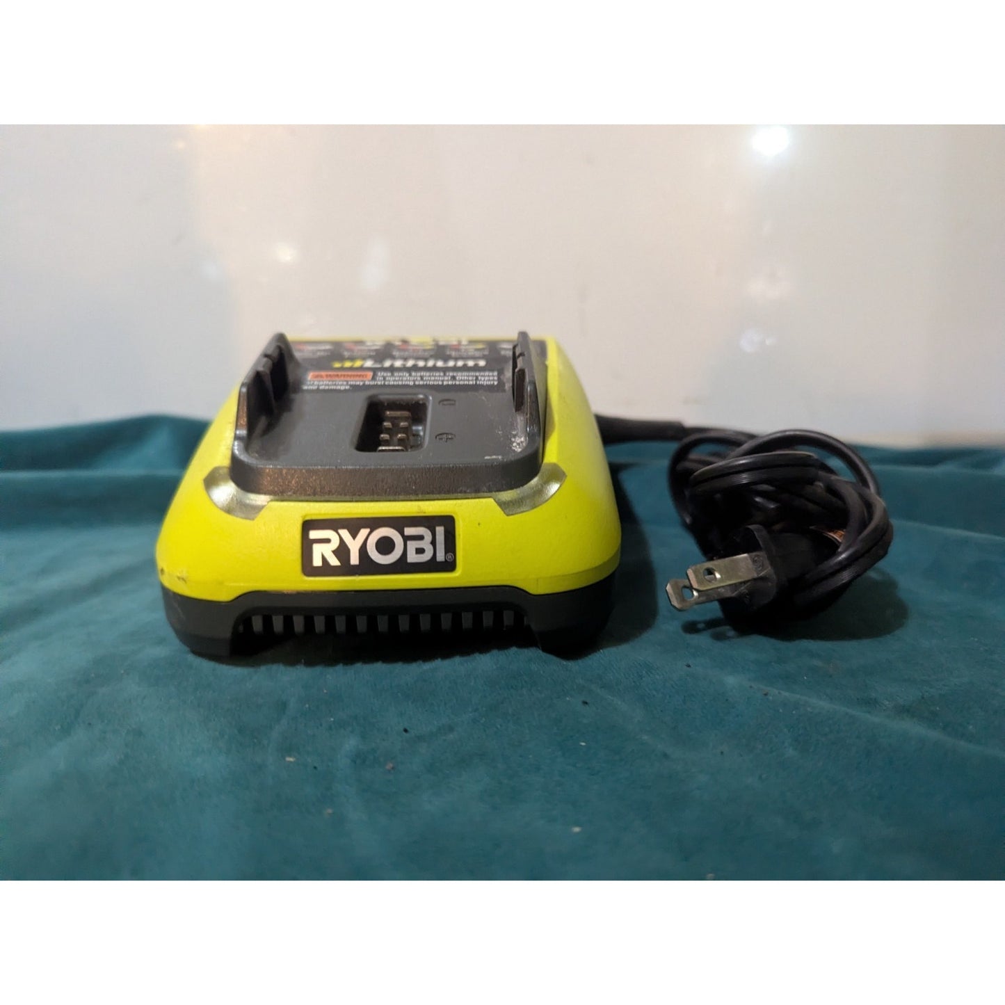 Ryobi 12V 1.5A Lithium Battery Charger with Battery (CS0839)