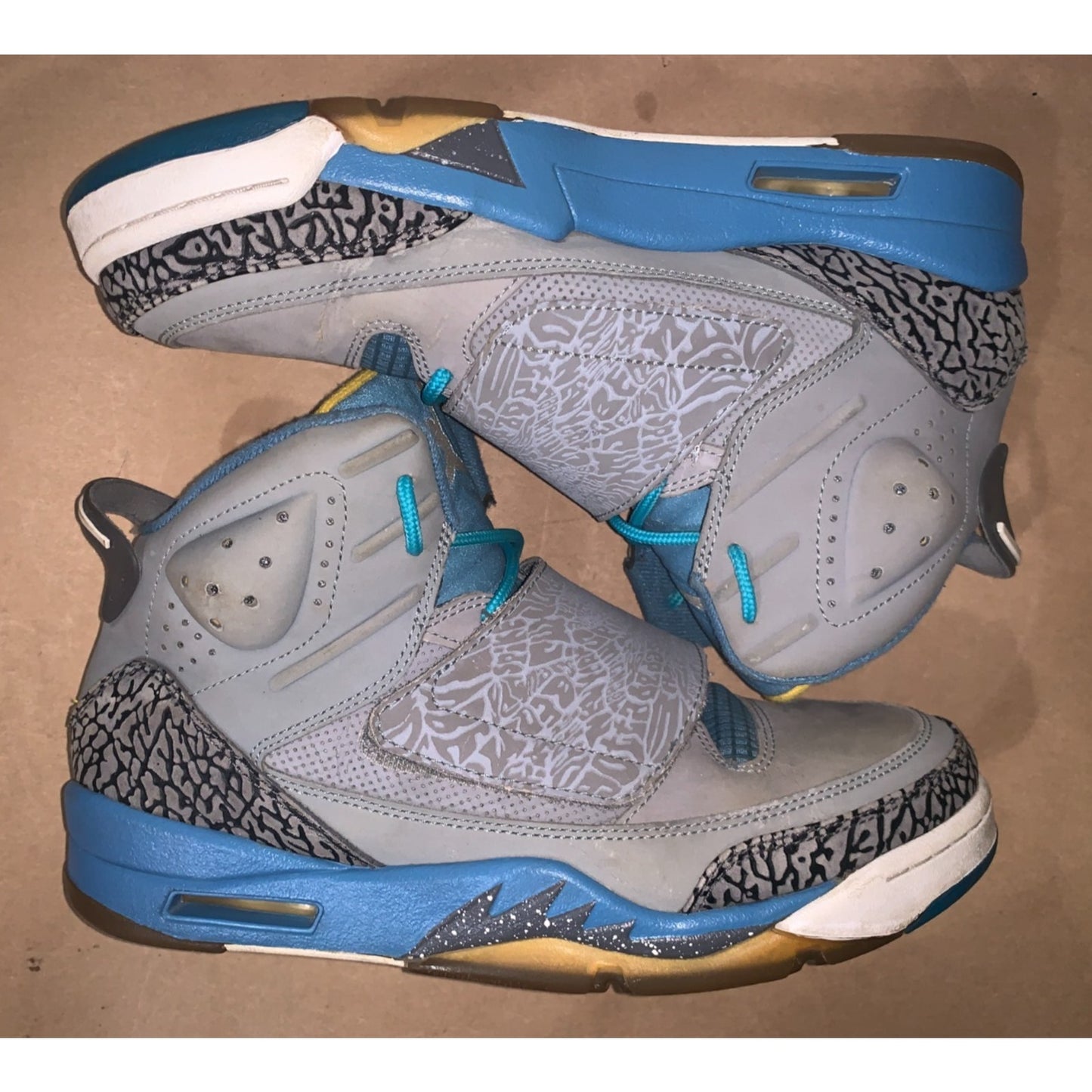 Nike Jordan Son Of Mars “Stealth” Mens sz9 White-Blue-University Gold 512245-037