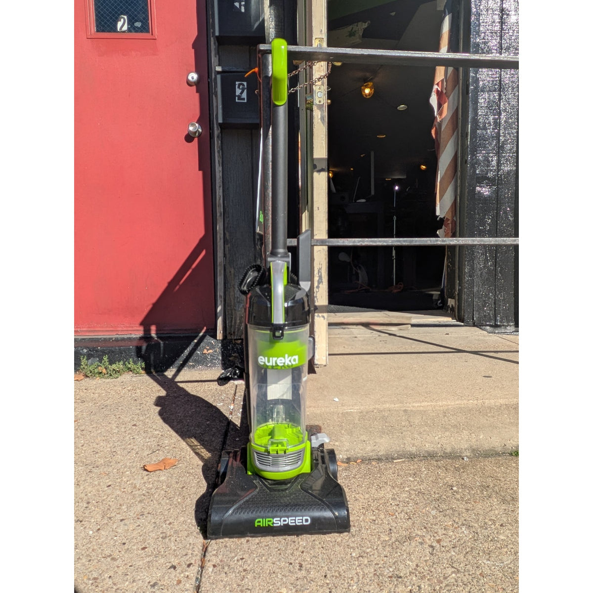 Eureka Alrspeed Bagless Upright Vacuum Cleaner /NEU100