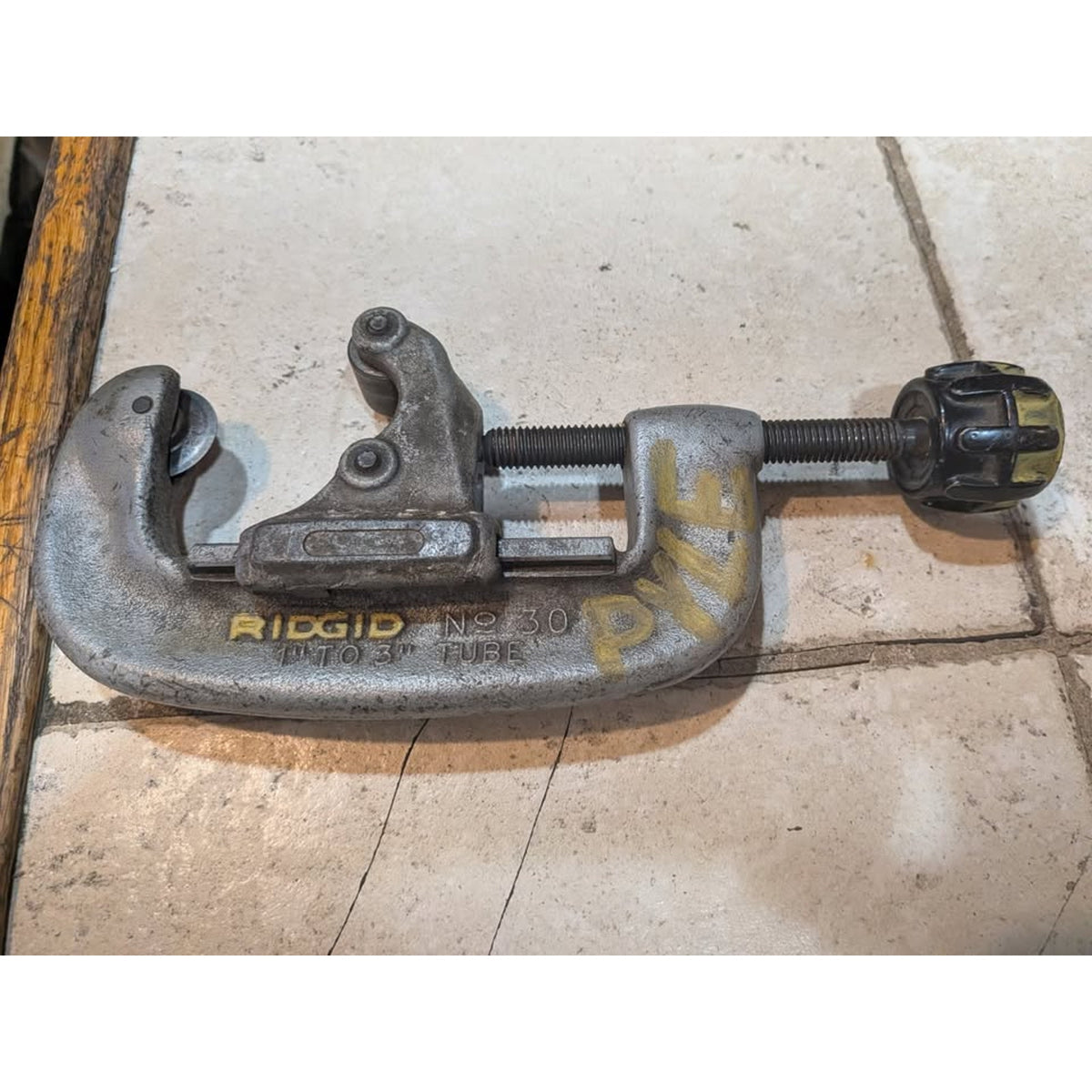 RIGID No. 30 Screw Feed Tubing Cutter/ 1"-to-3"/ Model: 32940
