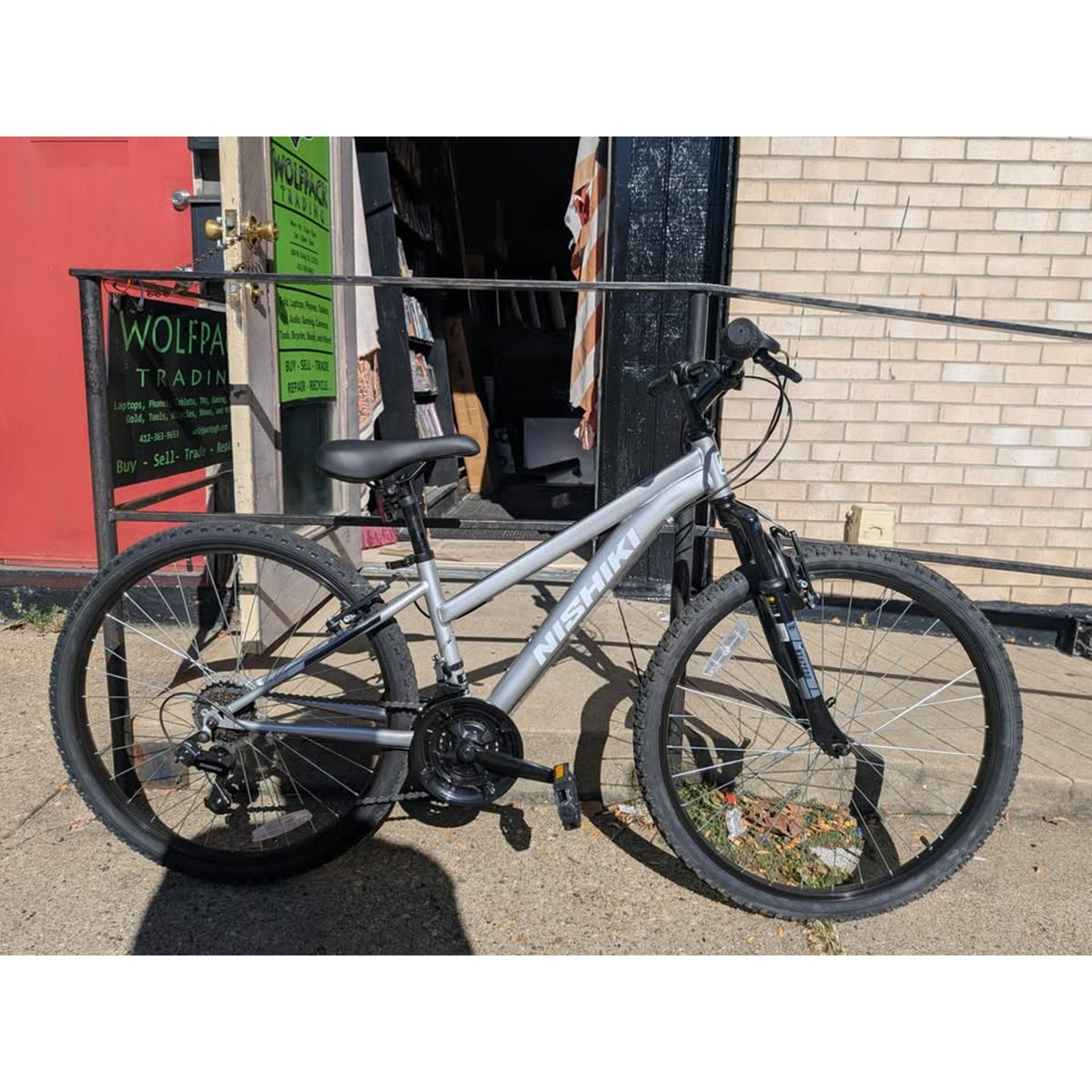 Nishiki Pueblo Mountain bike / 15" Frame / 26" Wheels/ 21-Speed