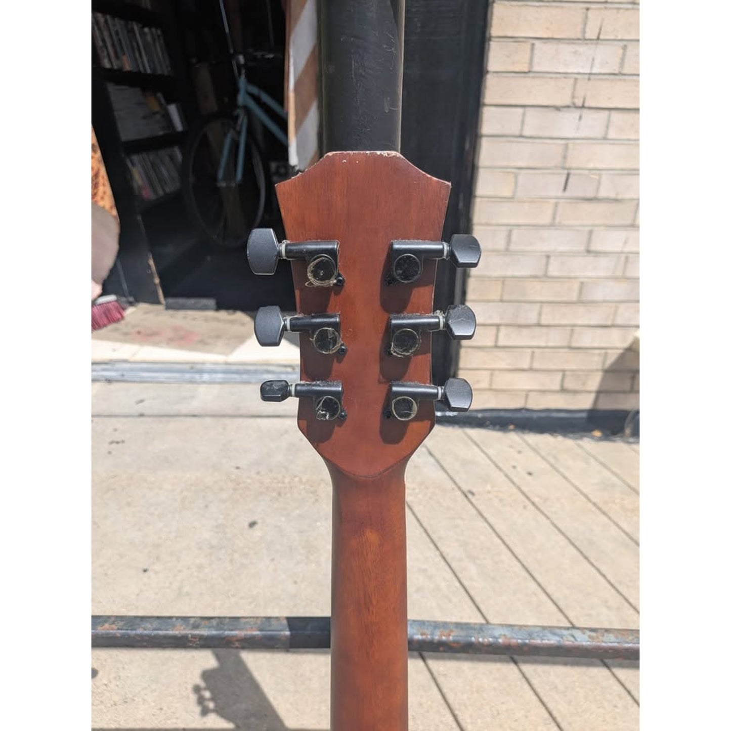 Vault 6-String Acoustic Guitar /EA10C /