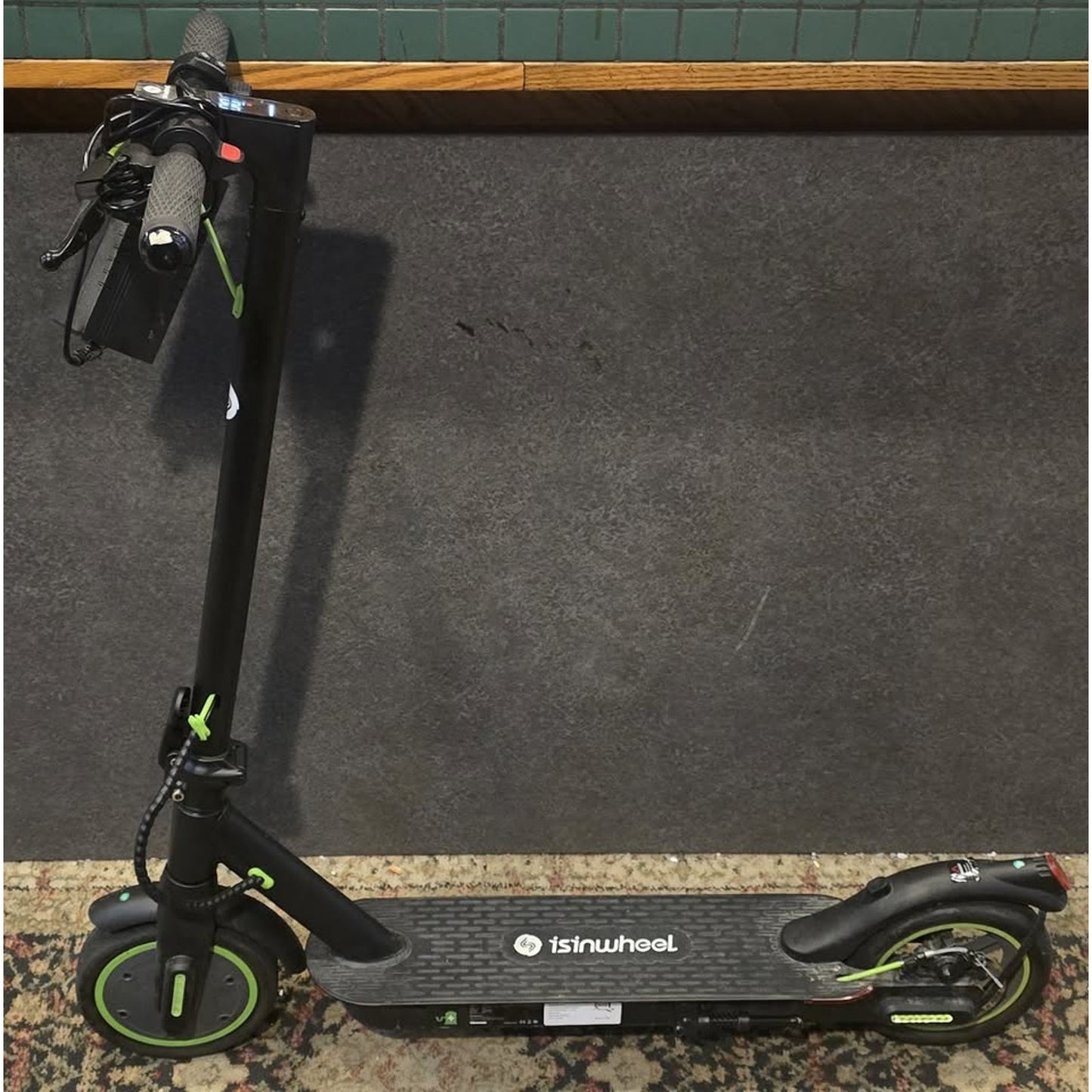 Ishinwheel S9 Pro Electric Scooter / 350W Motor / 20Mi Range / 20MPH /
