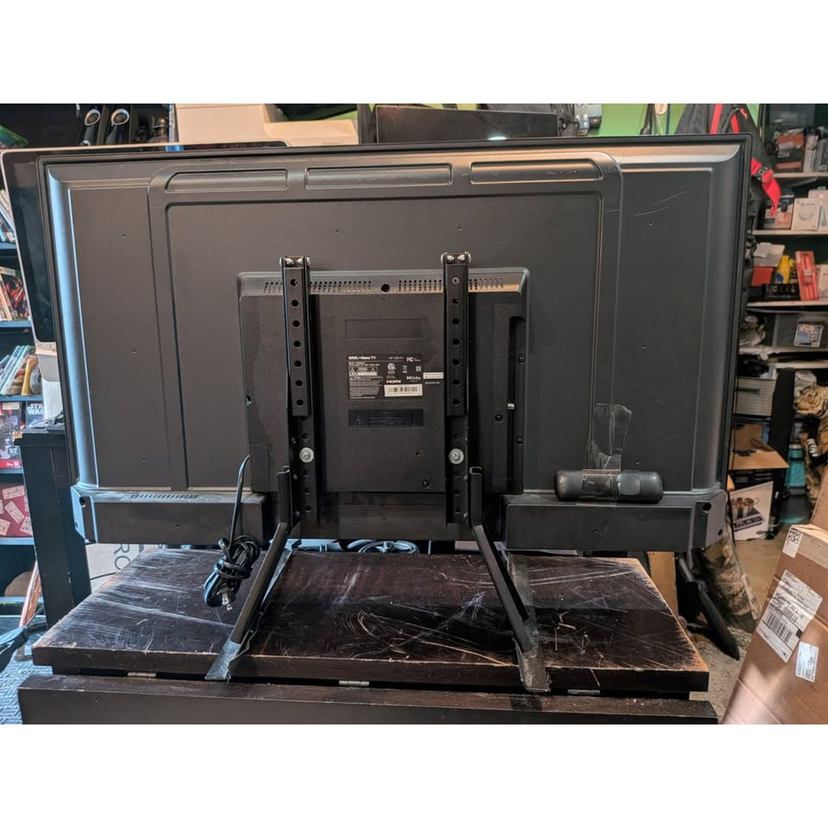 Onn. Roku 42" LED TV / 10068372