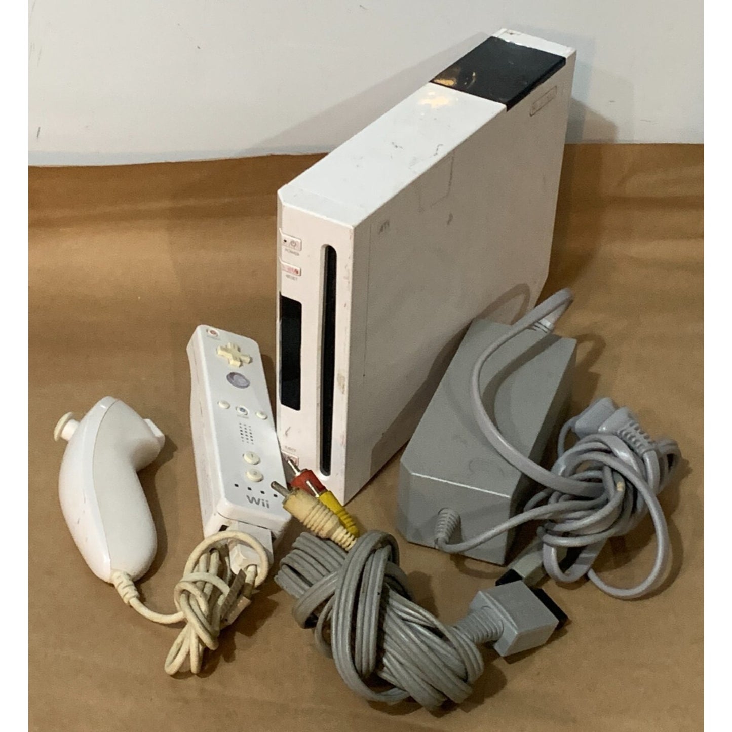 Nintendo Wii Console w/ Controller (No Sensor bar)