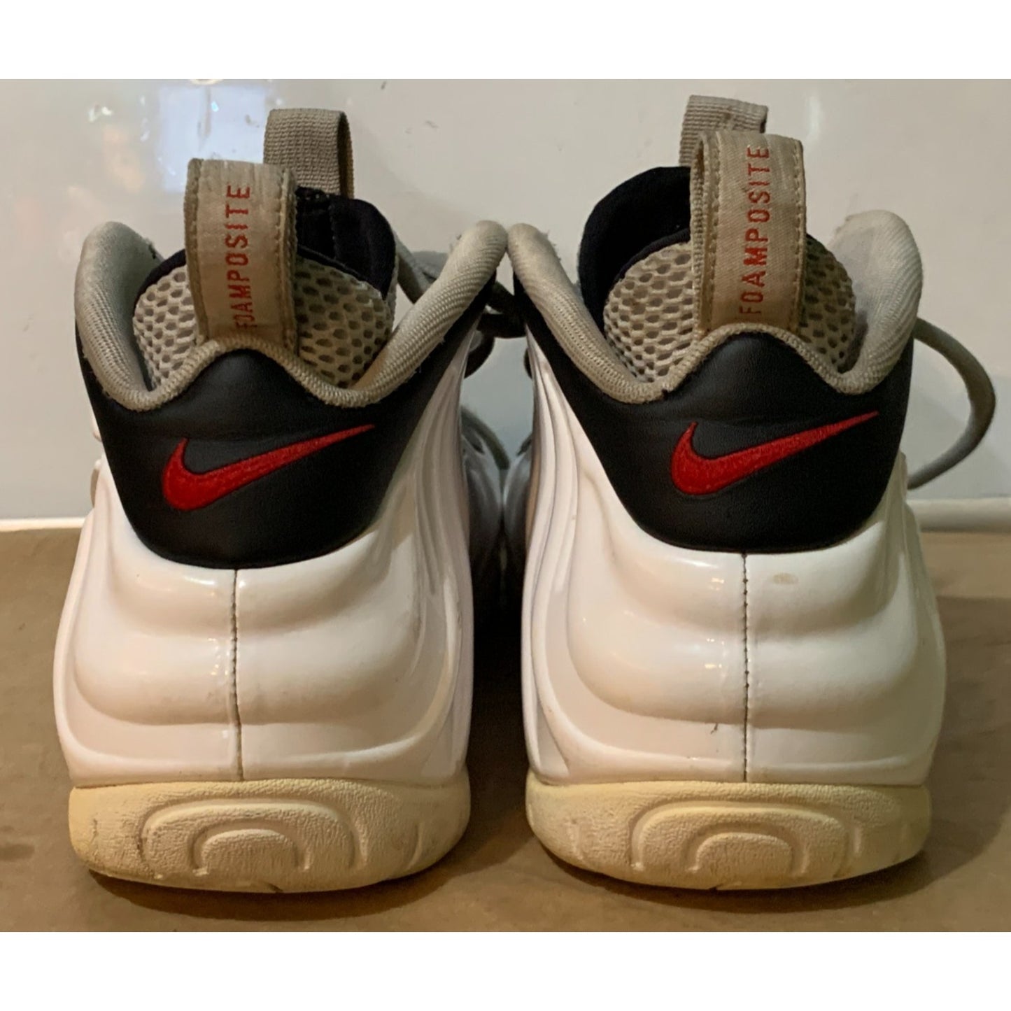 Nike Air Foamposite Pro Chrome White Size 10 Mens White Black 624041-103