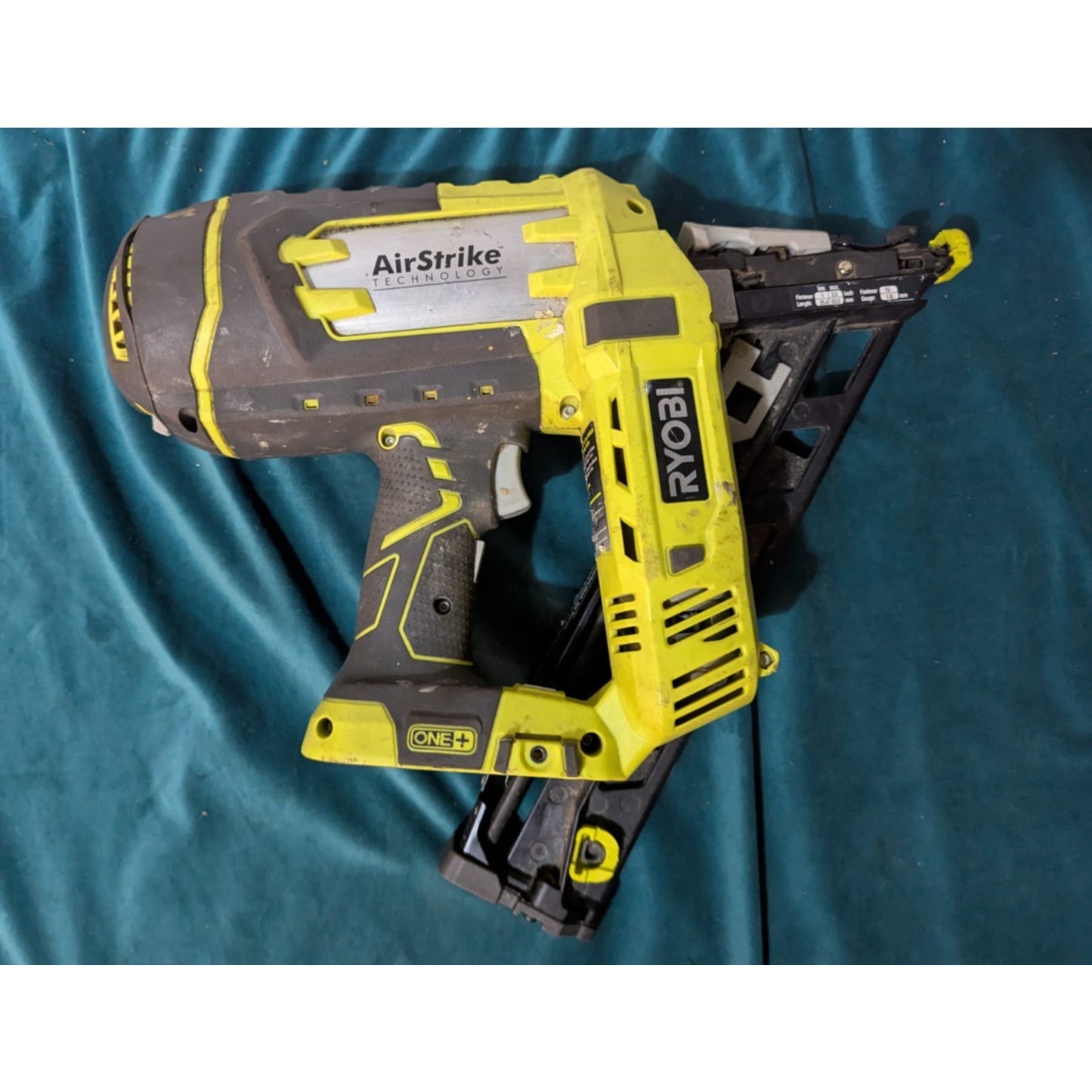 Ryobi ONE+ Airstrike 18V 15-Gauge Angled Finish Nailer (Tool Only)