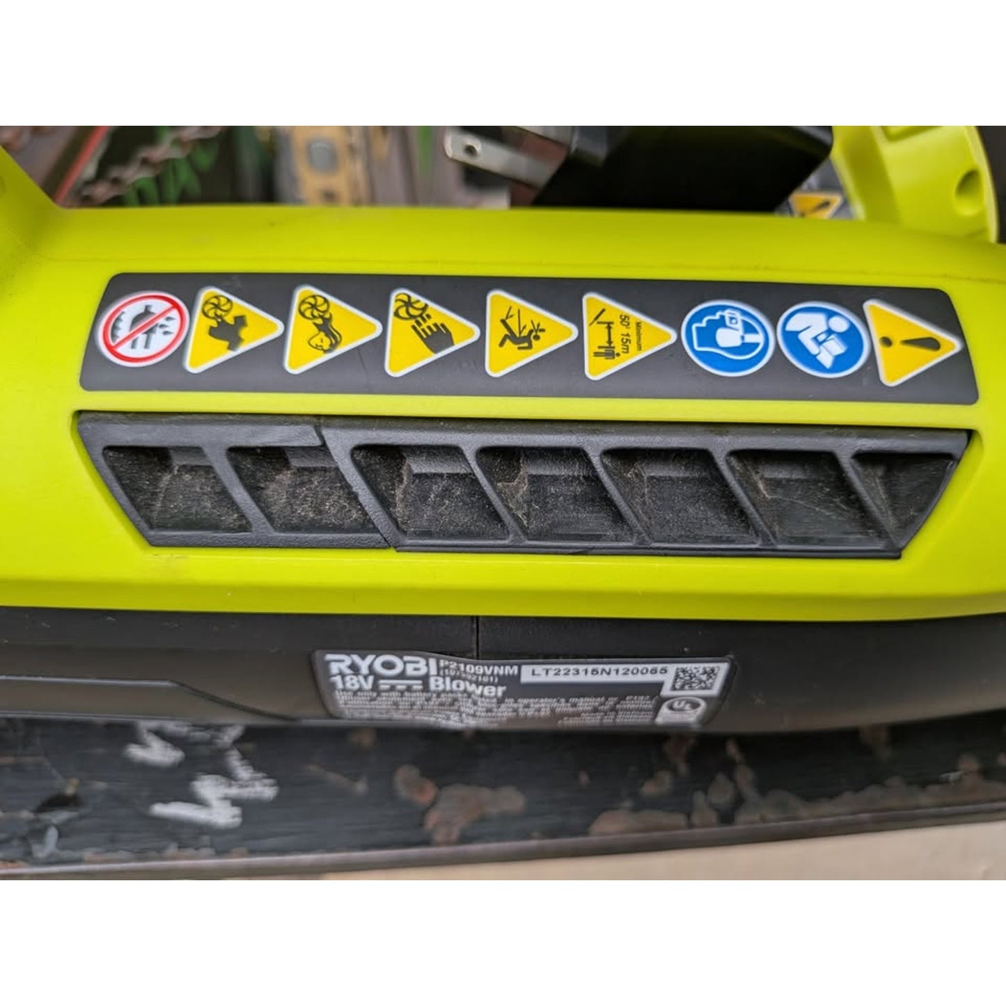Ryobi ONE+ 18V Lithium-Ion Cordless Leaf Blower / P2109VNM