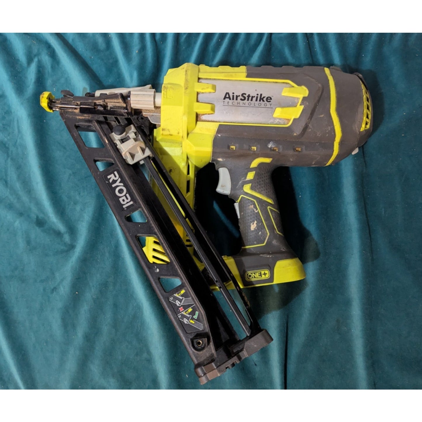 Ryobi ONE+ Airstrike 18V 15-Gauge Angled Finish Nailer (Tool Only)