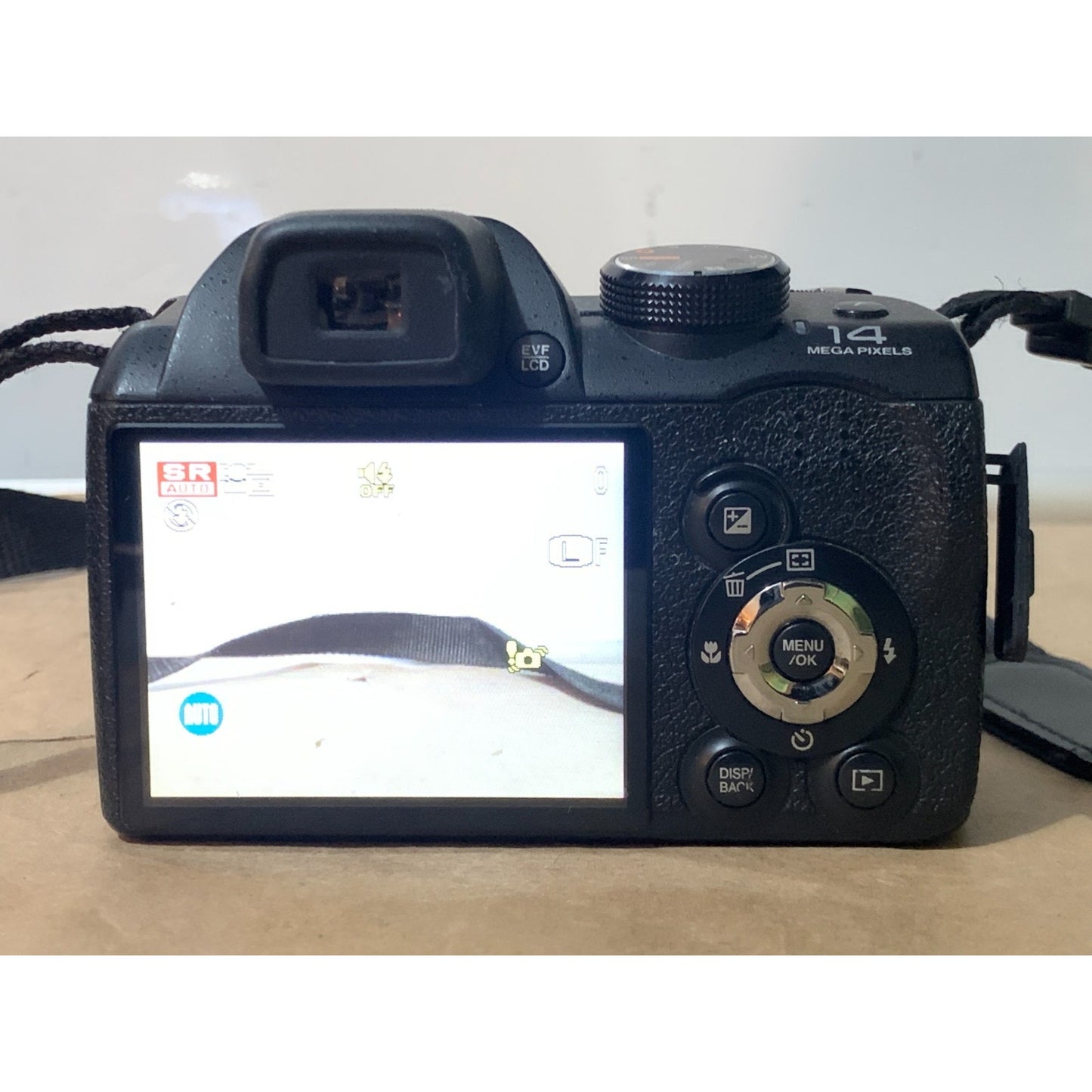 FUJI FILM FinePix S3200 24X Zoom Digital Camera 14MP