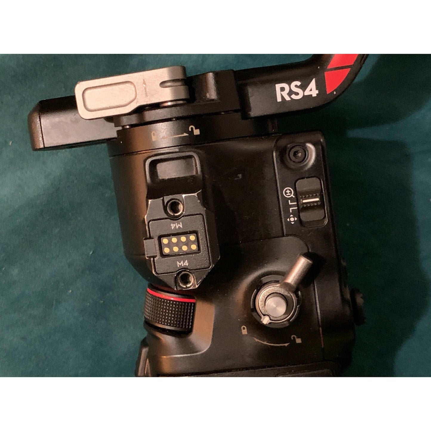 DJI Ronin RS4 3-Axis Gimbal Stabilizer