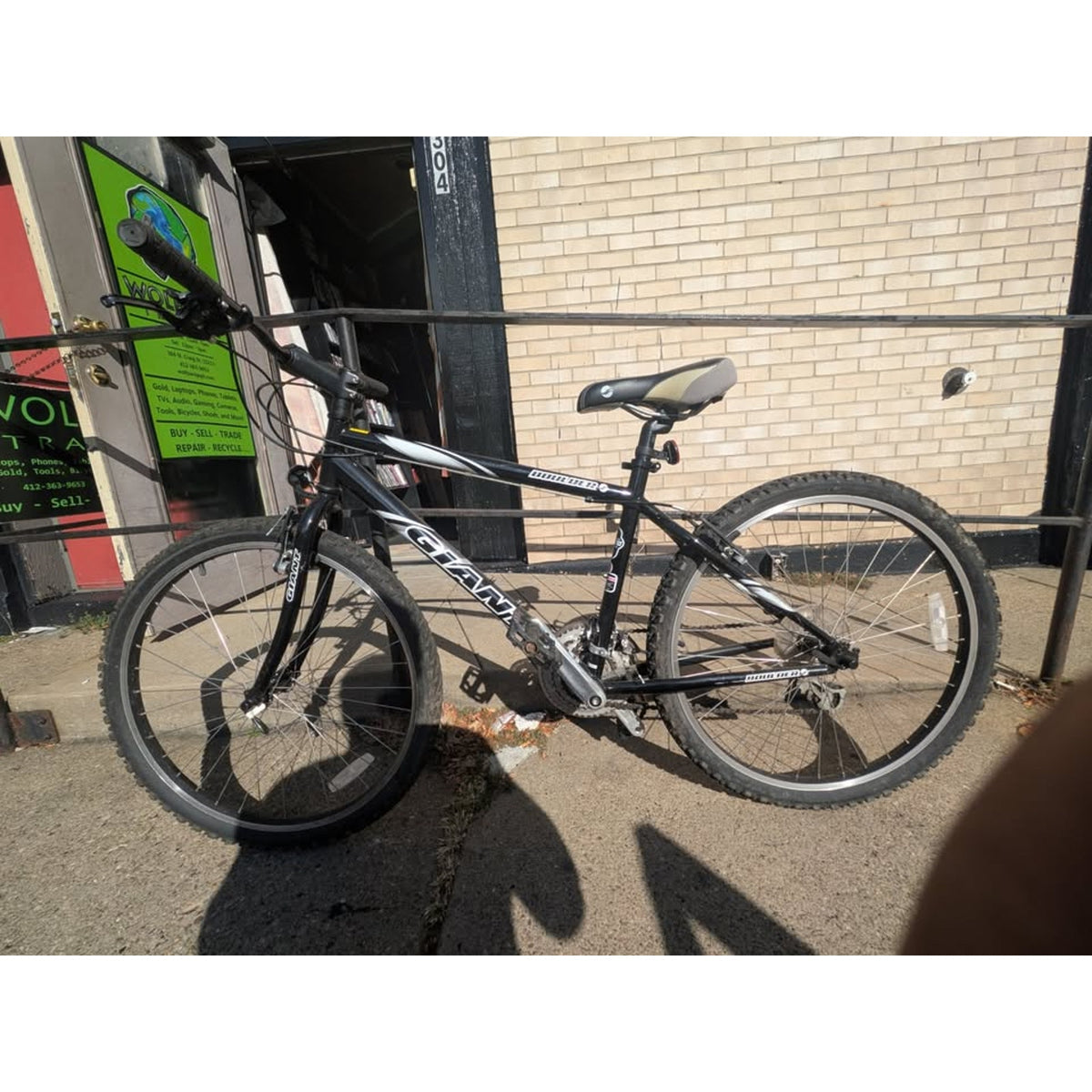 Giant Boulder / 17" Frame / 26" Wheels / 21 Speed