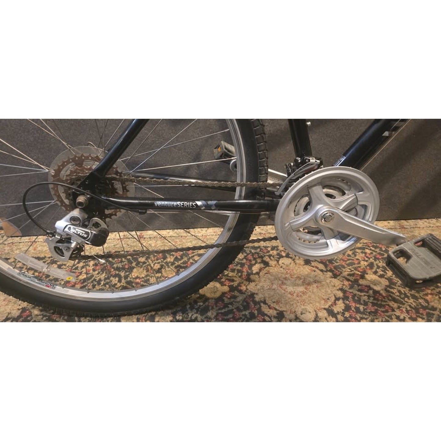 Raleigh Adventure 3.0 Hybrid Bike / 19" Frame / 27.5" Wheels / 21-Speed /