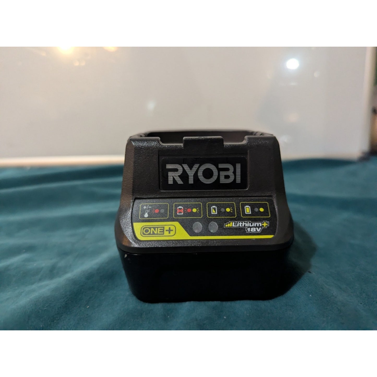 Ryobi 18V 3A High Capacity Lithium ion battery P191 w/ charger CS19034N460854