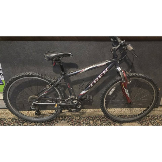 Trek 820 Mountain bike / 26" Wheels / 15.5" (S) Frame / 21 Speed /