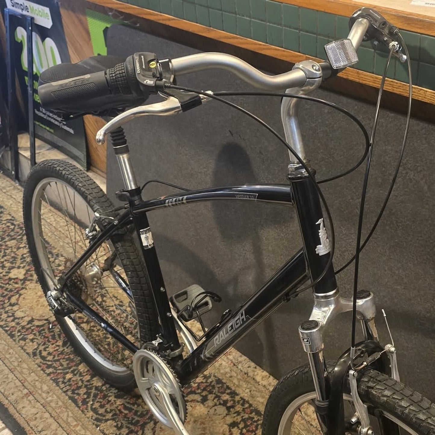 Raleigh Adventure 3.0 Hybrid Bike / 19" Frame / 27.5" Wheels / 21-Speed /