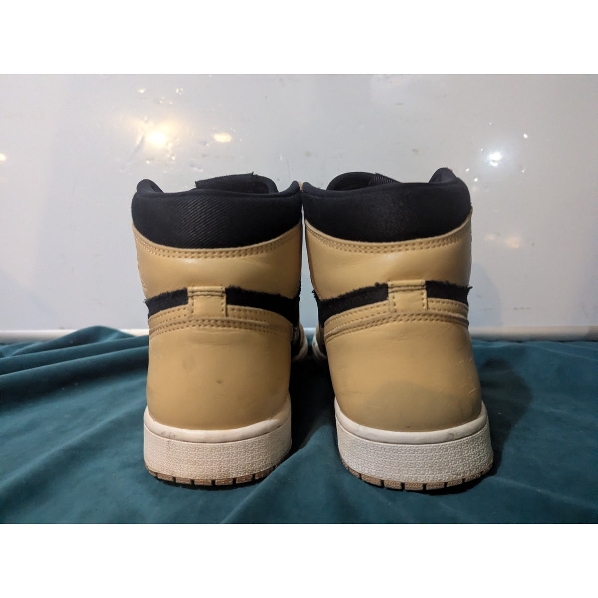Nike Air Jordan 1 Retro High OG Heirloom 555088-202 Men’s Size 9 AR1955-001