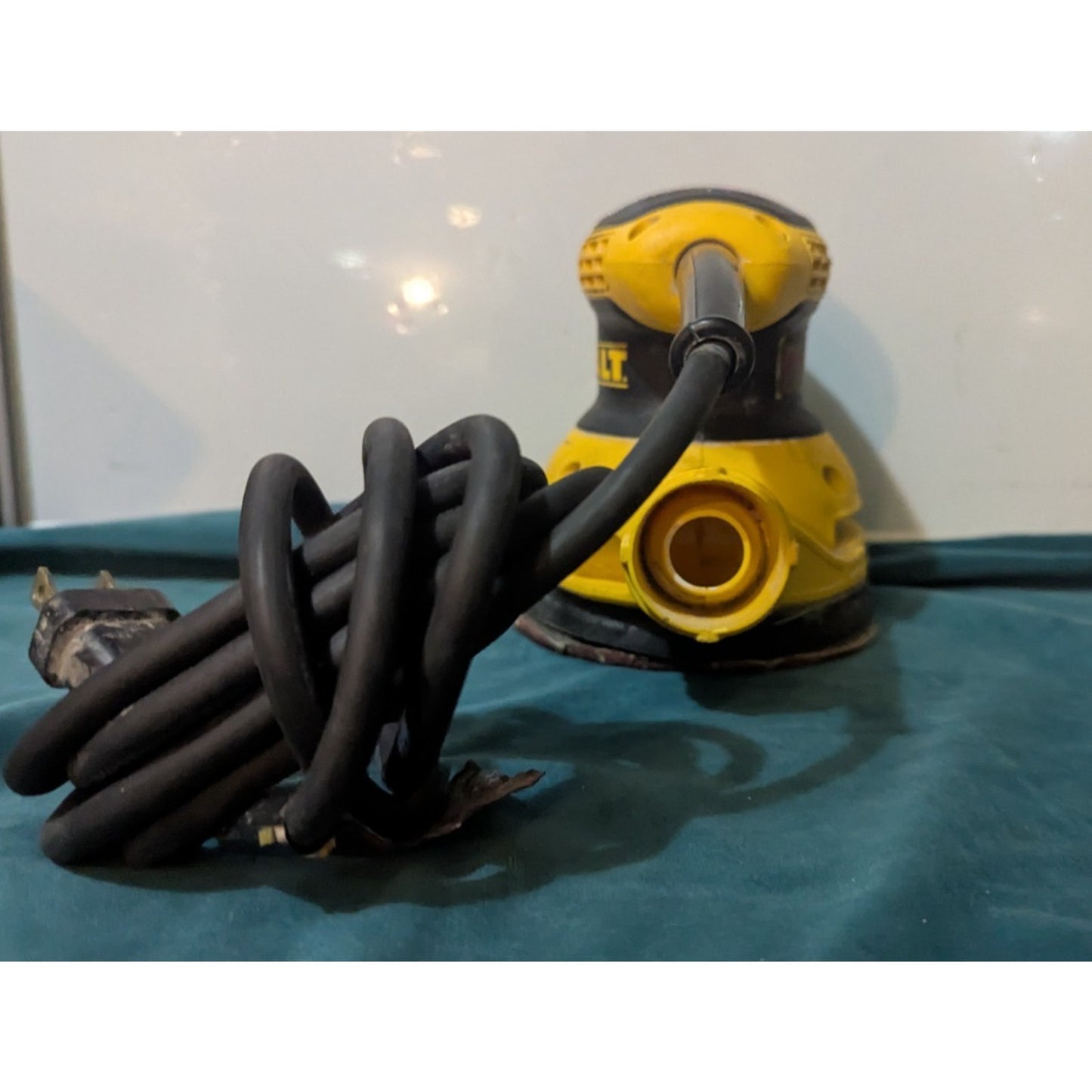 Dewalt 3 Hook & Loop Random Orbital Sander