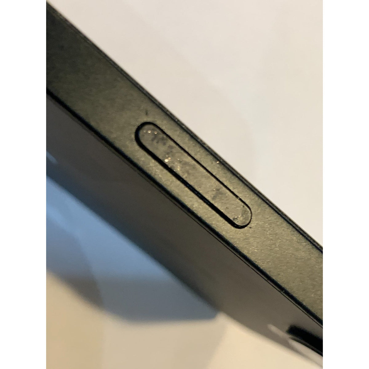 Apple iPhone 16e 128GB Black Cricket Wireless MD0D4LL/A