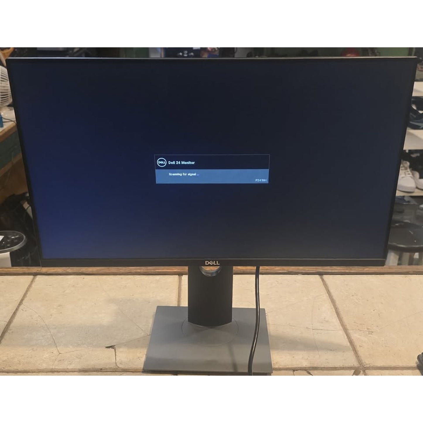 Dell 24" FHD Monitor / P2419H /