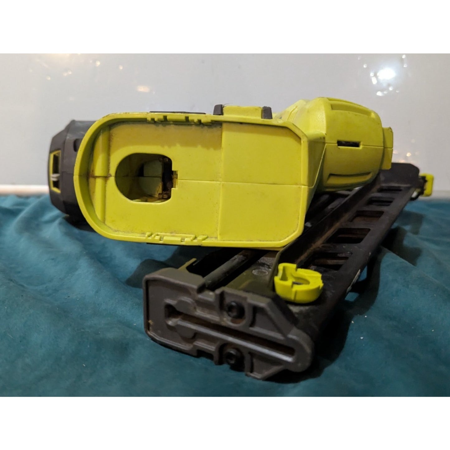 Ryobi ONE+ Airstrike 18V 15-Gauge Angled Finish Nailer (Tool Only)