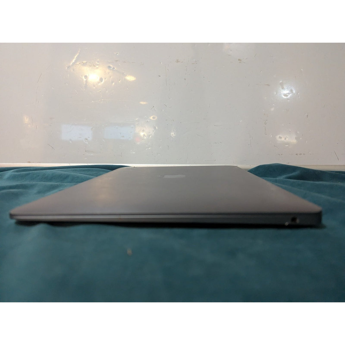 2020 Apple MacBook Air A2179 13" Intel Core I3 Iris Plus Graphics 250SSD 8Ram