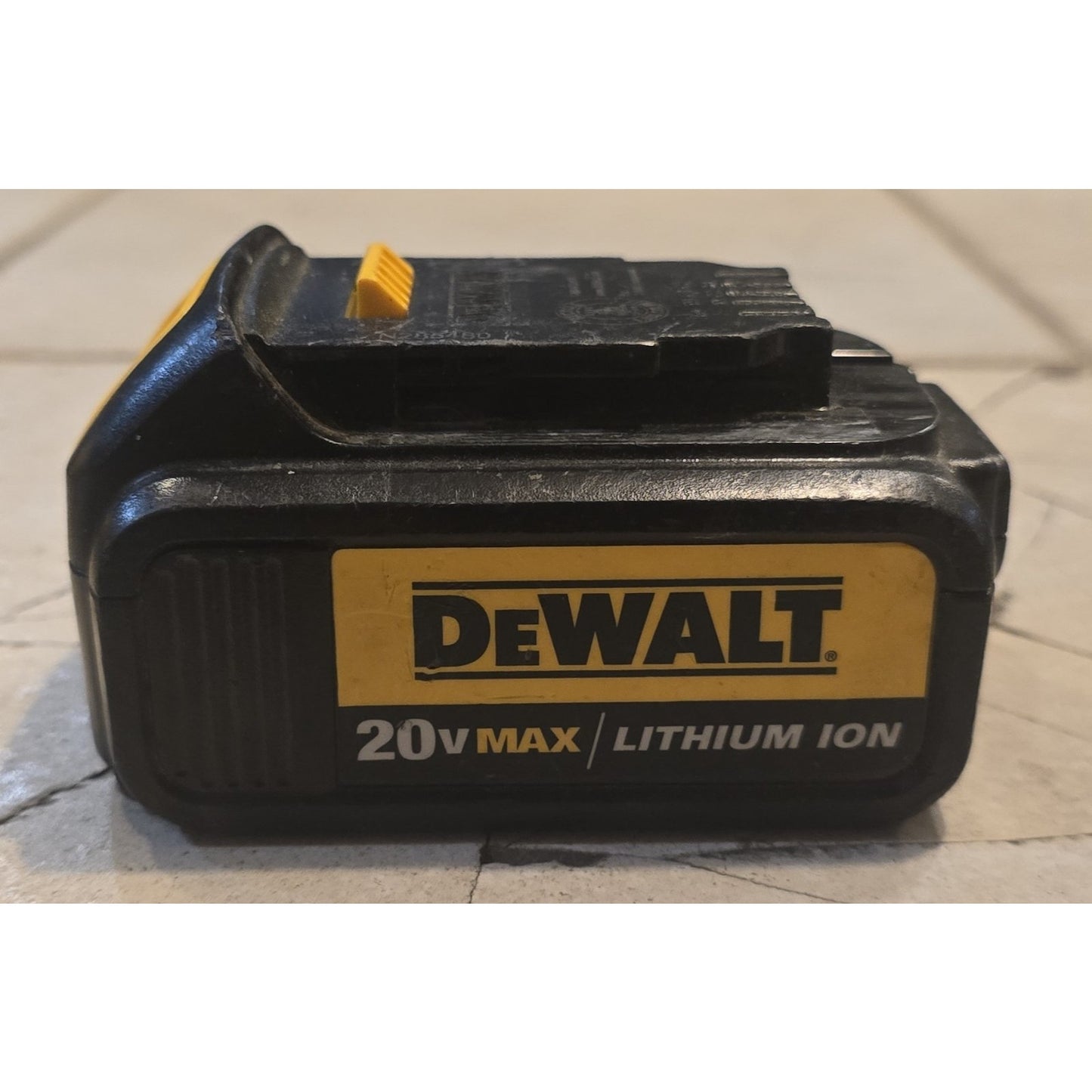 Dewalt 2-Tool 20V Combo Set / DCB200 / DCL040 / DCD780 /