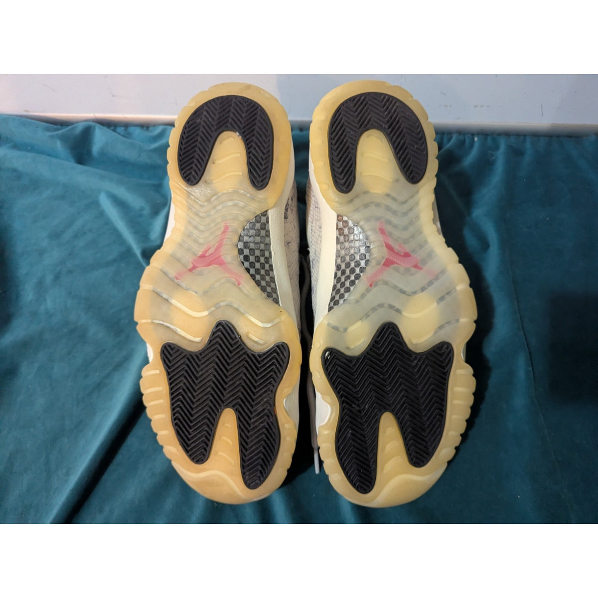Jordan 11 Retro Low Snake Light Bone cd6846002 Size 11
