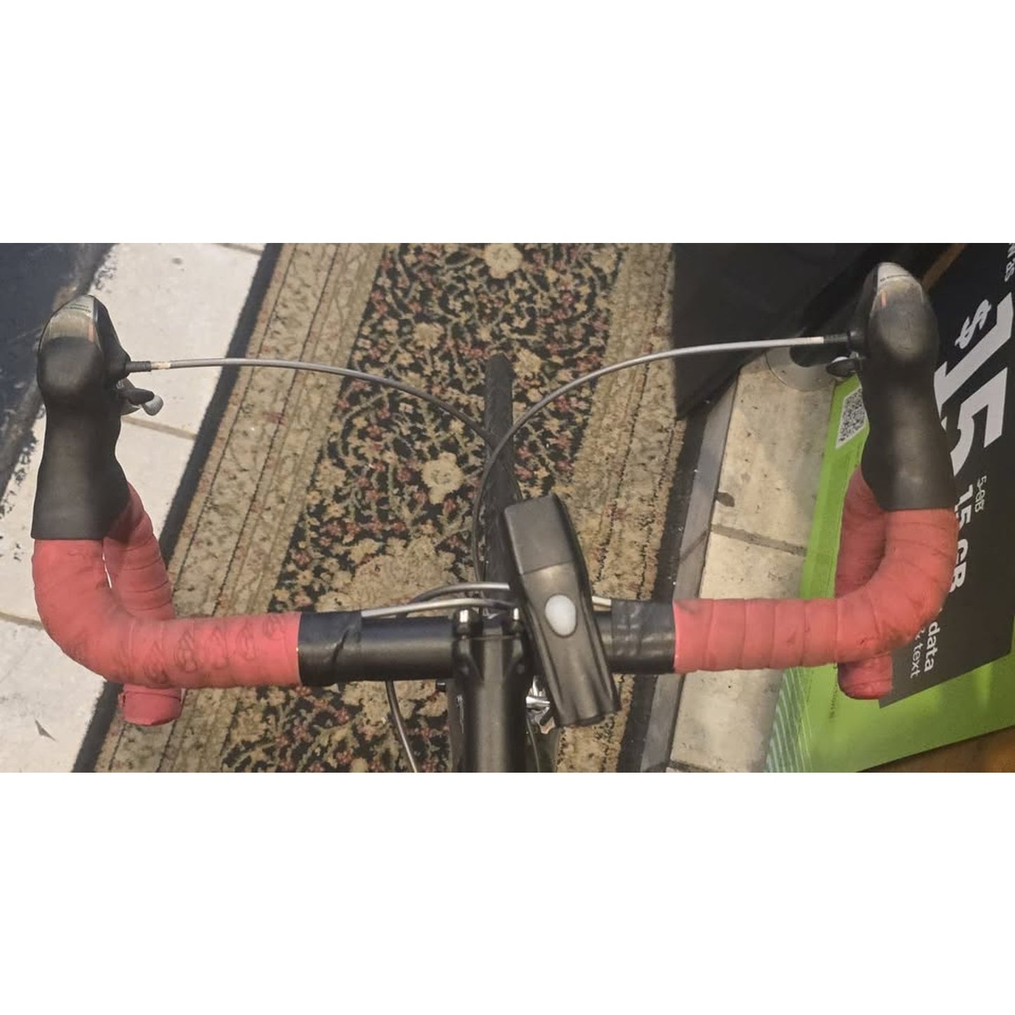 Specilized Allez Road Bike / 22" Frame / 700CM Wheels / 24-Speed /