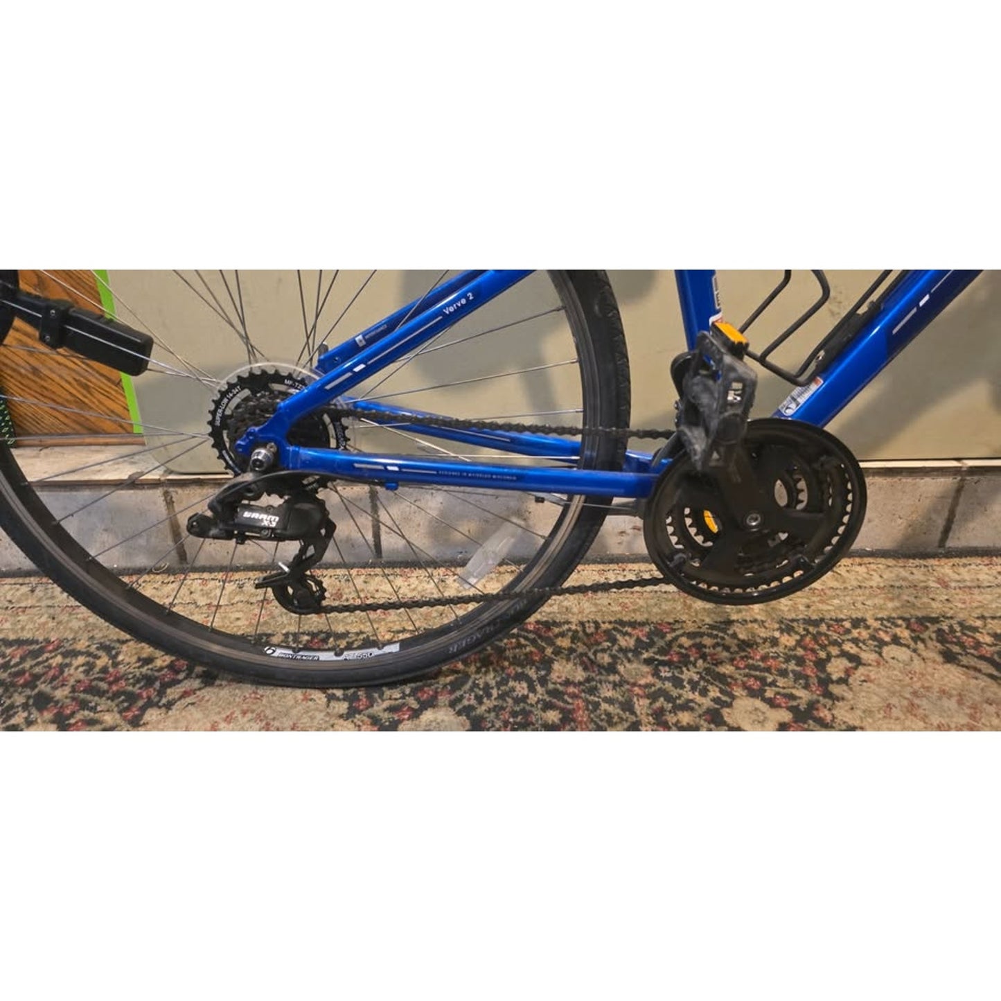 Trek Verve 2 Hybrid Bike / 15" Frame / 700cm Wheels / 24-Speed /