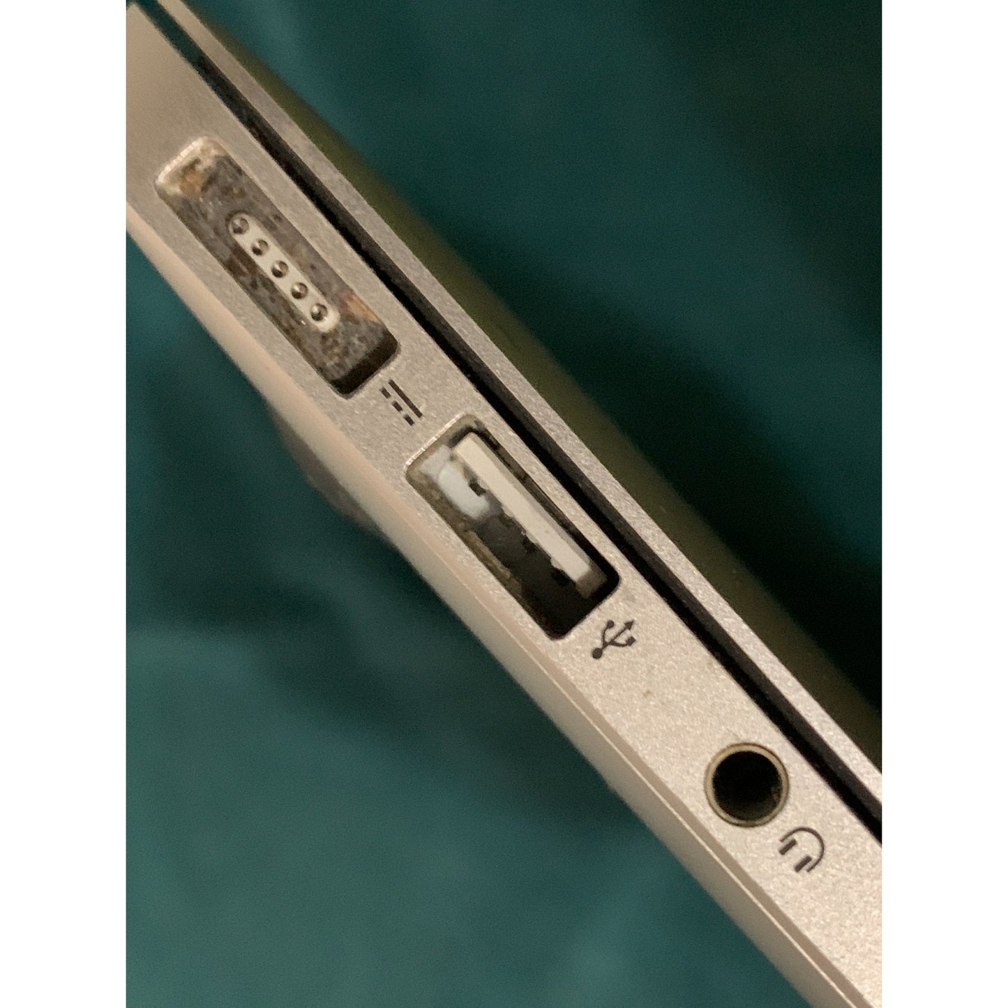 Apple MacBook Air A1466 2015 13.3" Core i5 CPU 1.7Ghz 8GB RAM 128GB SSD