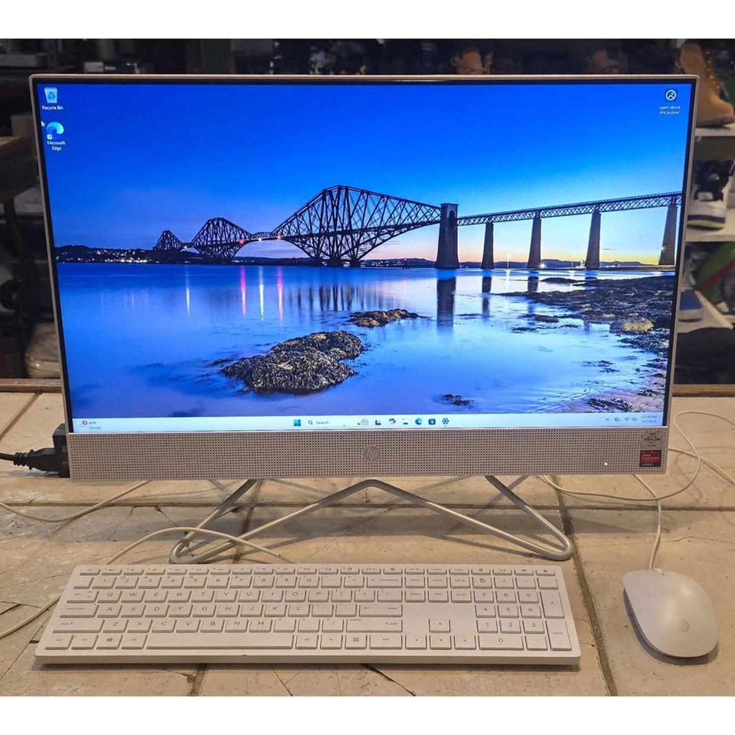 HP 24-DD0010 All-in-One / 24" / Athlon 3050U 2.3GHz /256SSD / 8GB RAM / W11H