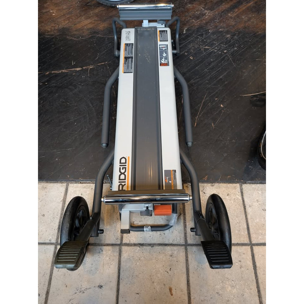 RIGID Heavy Duty Foldable Mobile Miter Saw Stand / AC9944