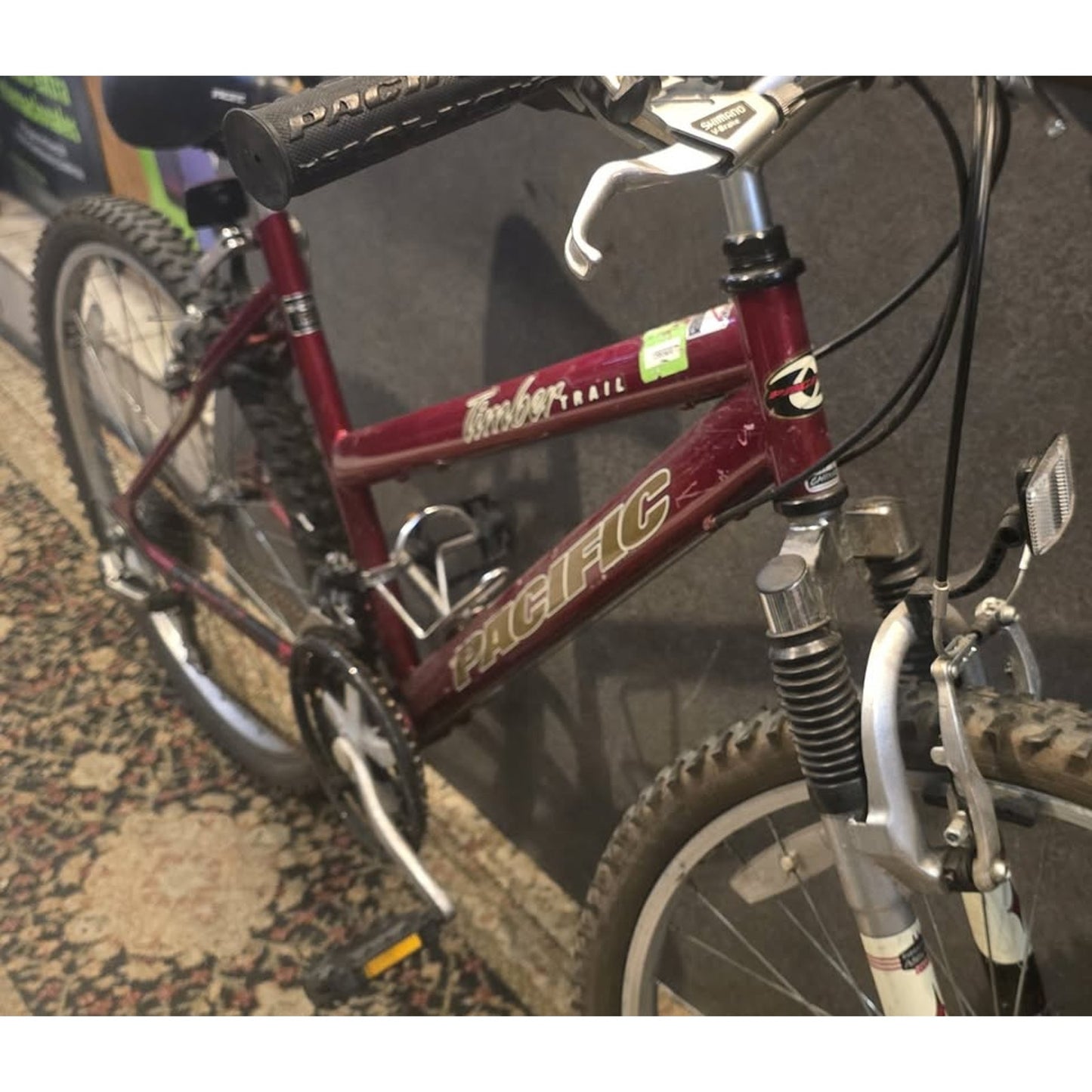 Pacific Timber Trail  Mouuntian Bike / 26" Wheel / 17" Frame / 21-Speed /