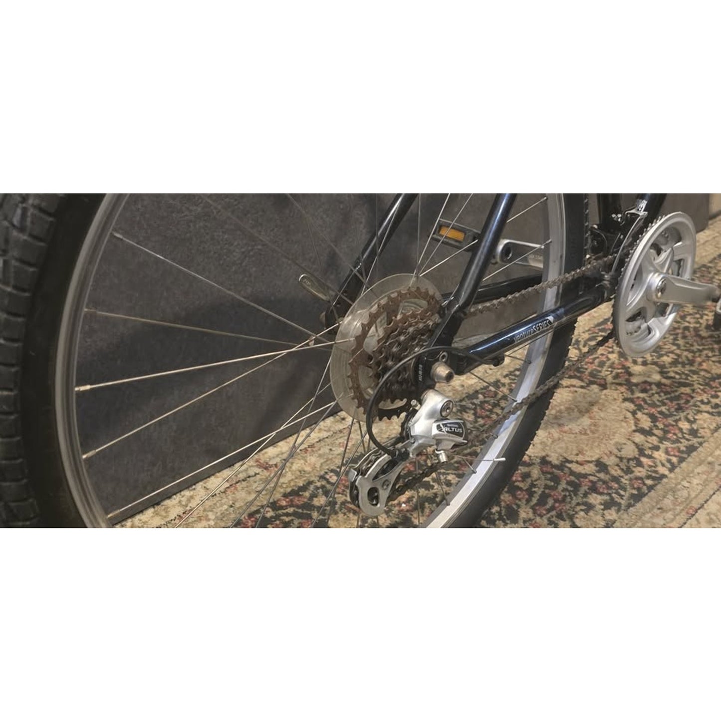 Raleigh Adventure 3.0 Hybrid Bike / 19" Frame / 27.5" Wheels / 21-Speed /