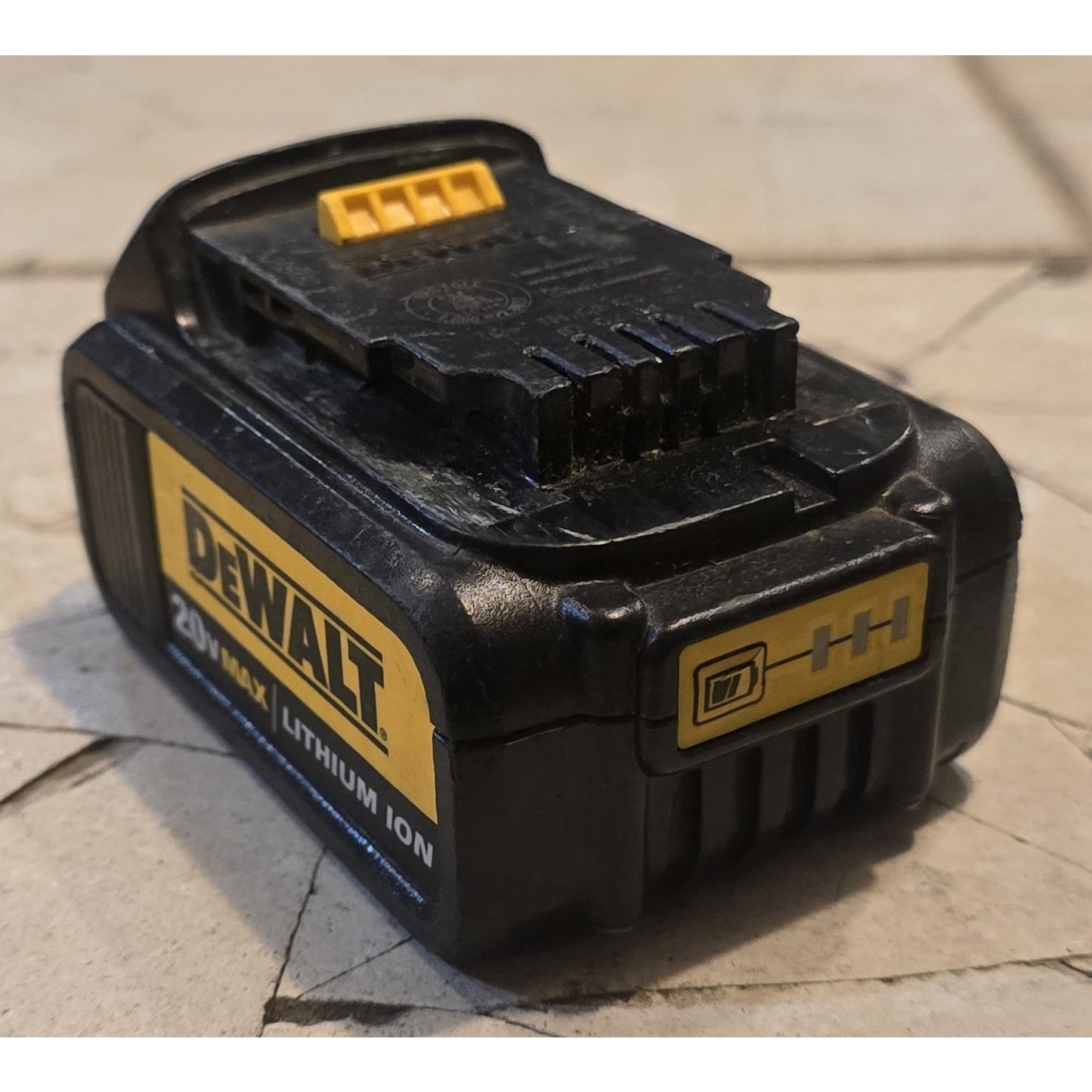 Dewalt 2-Tool 20V Combo Set / DCB200 / DCL040 / DCD780 /