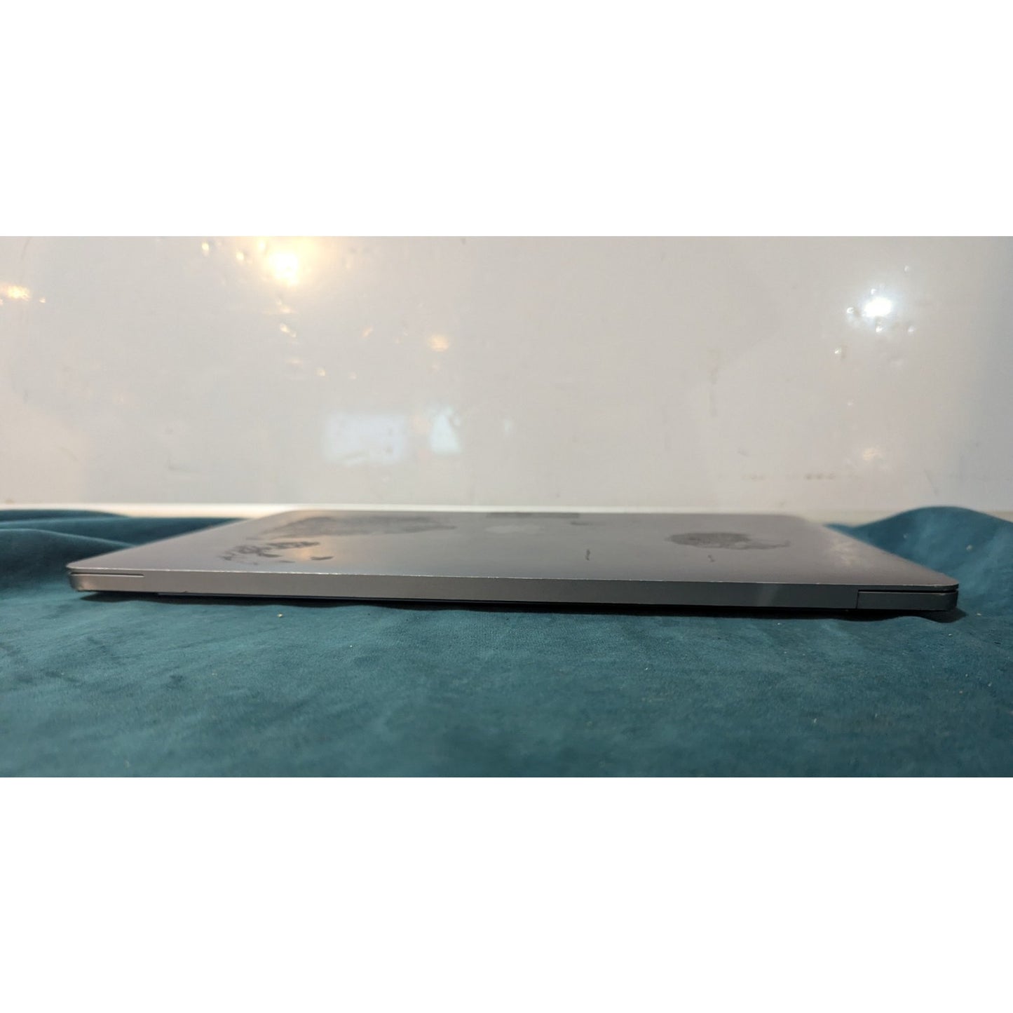 Apple MacBook Pro 2020 13-inch M1 A2338 (FOR PARTS)