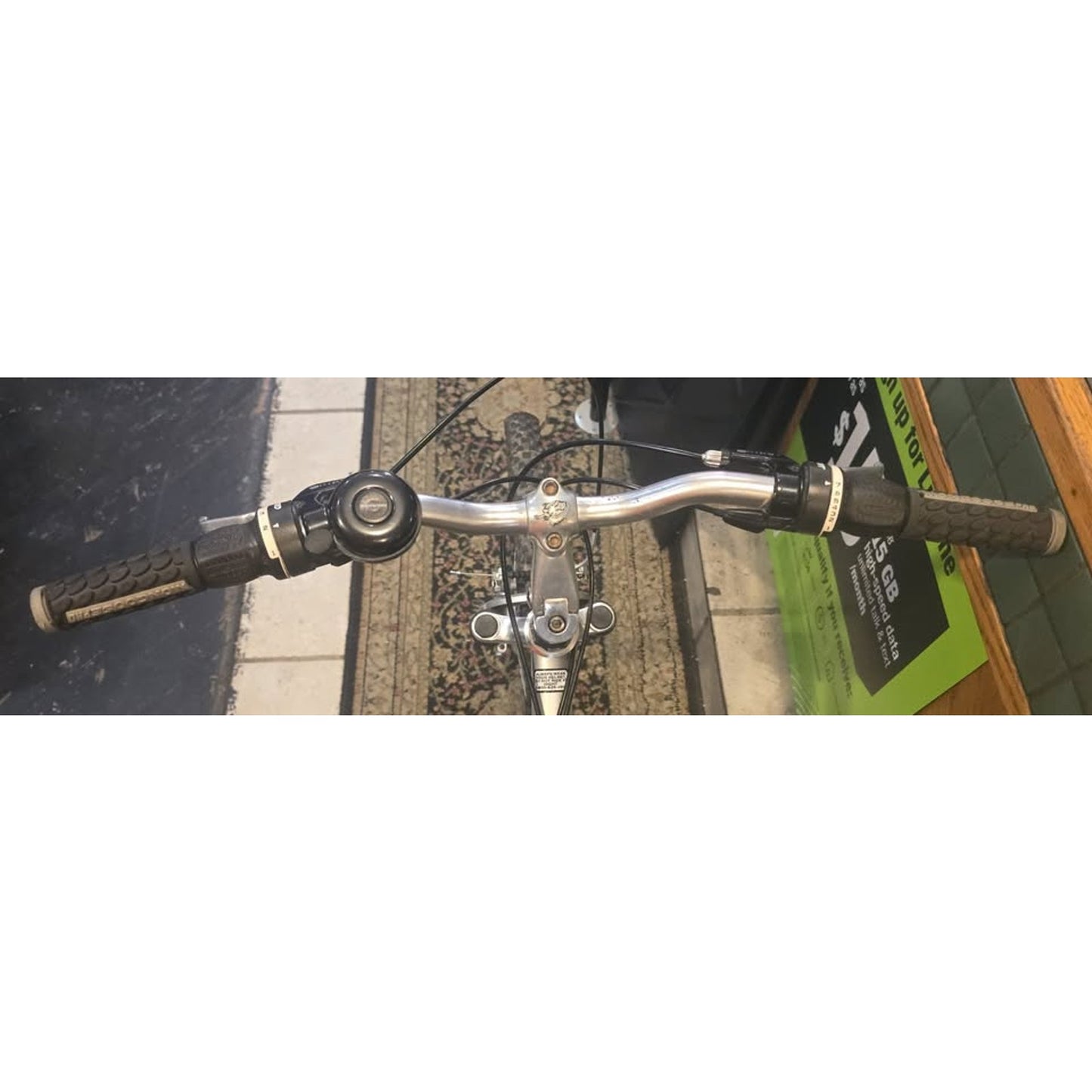 Mongoose Switchback XF Mountain Bike / 18" Frame / 26" Wheels / 21-Speed /