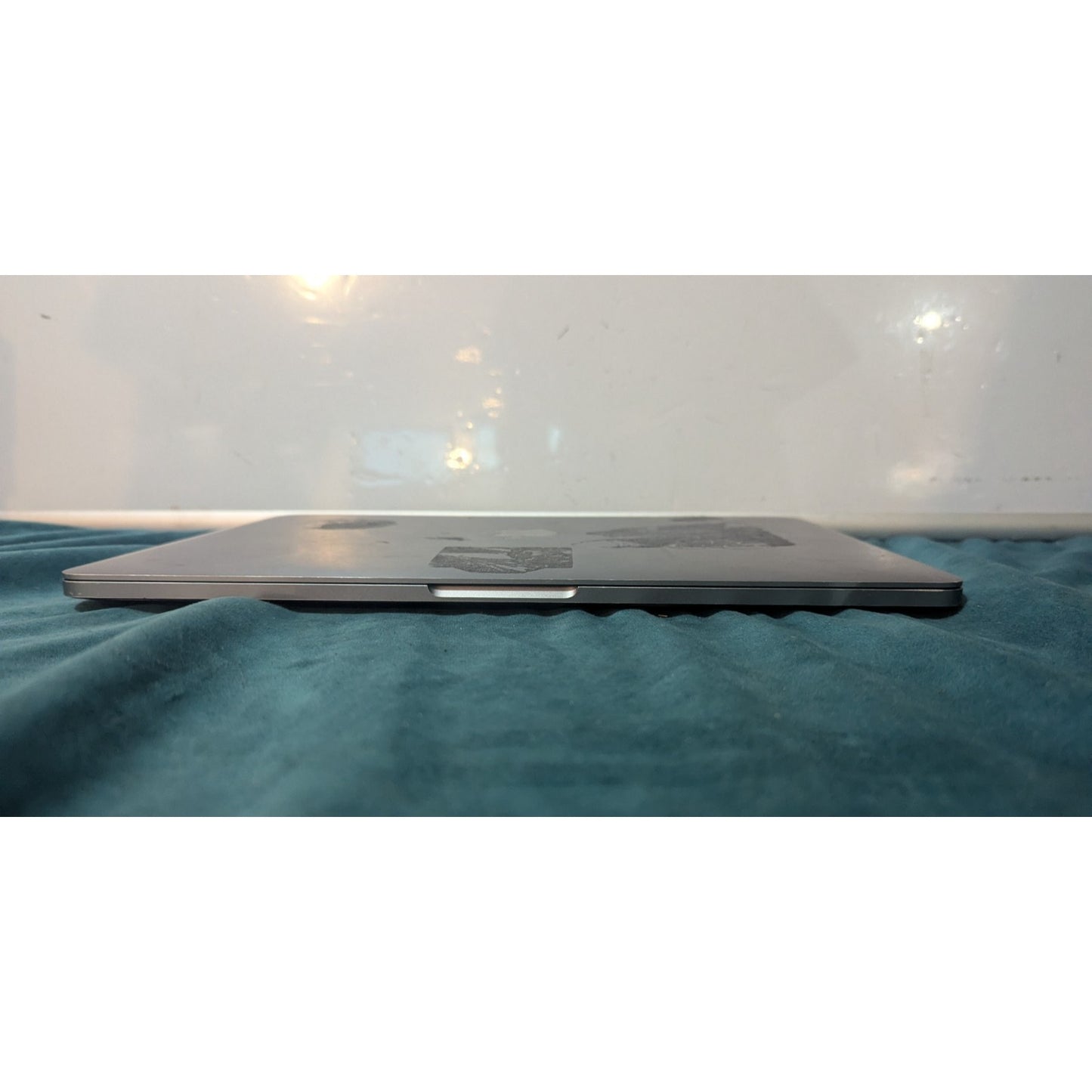 Apple MacBook Pro 2020 13-inch M1 A2338 (FOR PARTS)