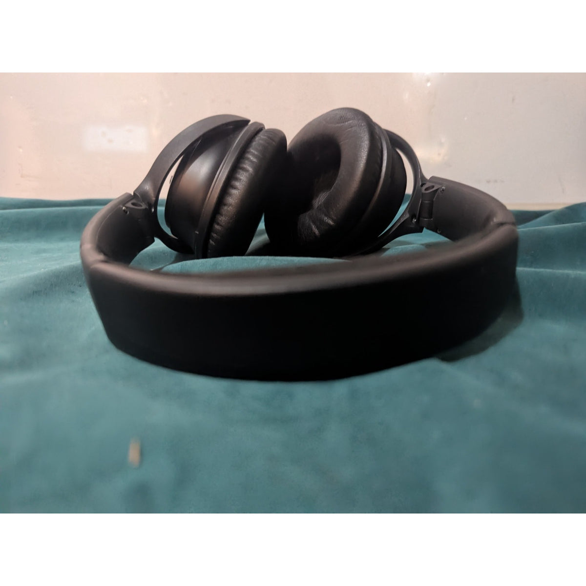 Bose QuietComfort 35 Wireless Headphones II 425948 - Black (FOR PARTS)