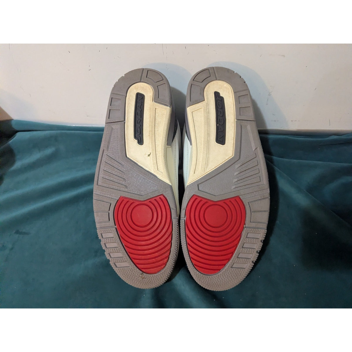 Air Jordan 3 Retro Summet White Fire Red Cement Grey Size 11 CT8532-106