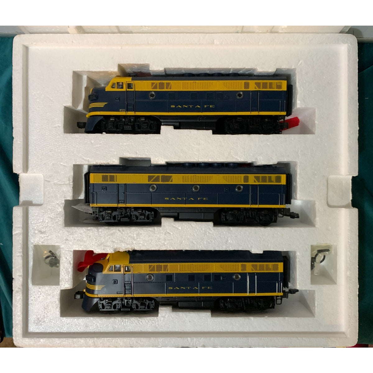 MTH Premier 20-2219-1 Santa Fe F3 A-B-A Diesel Engine Set