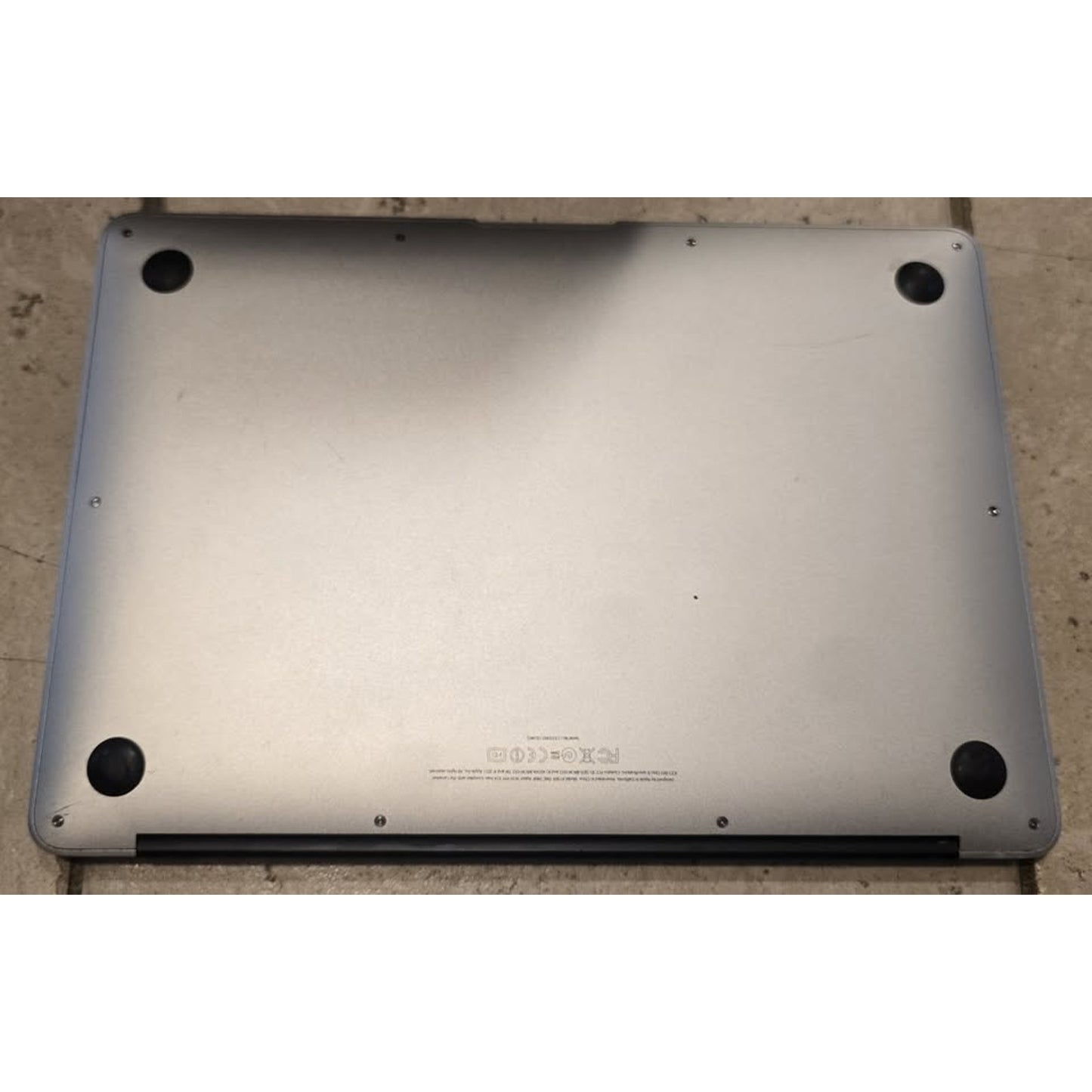 Macbook Air 2011 / Intel I5 / 128GB SSD / 4GB Ram / 13" Screen / High Sierra /