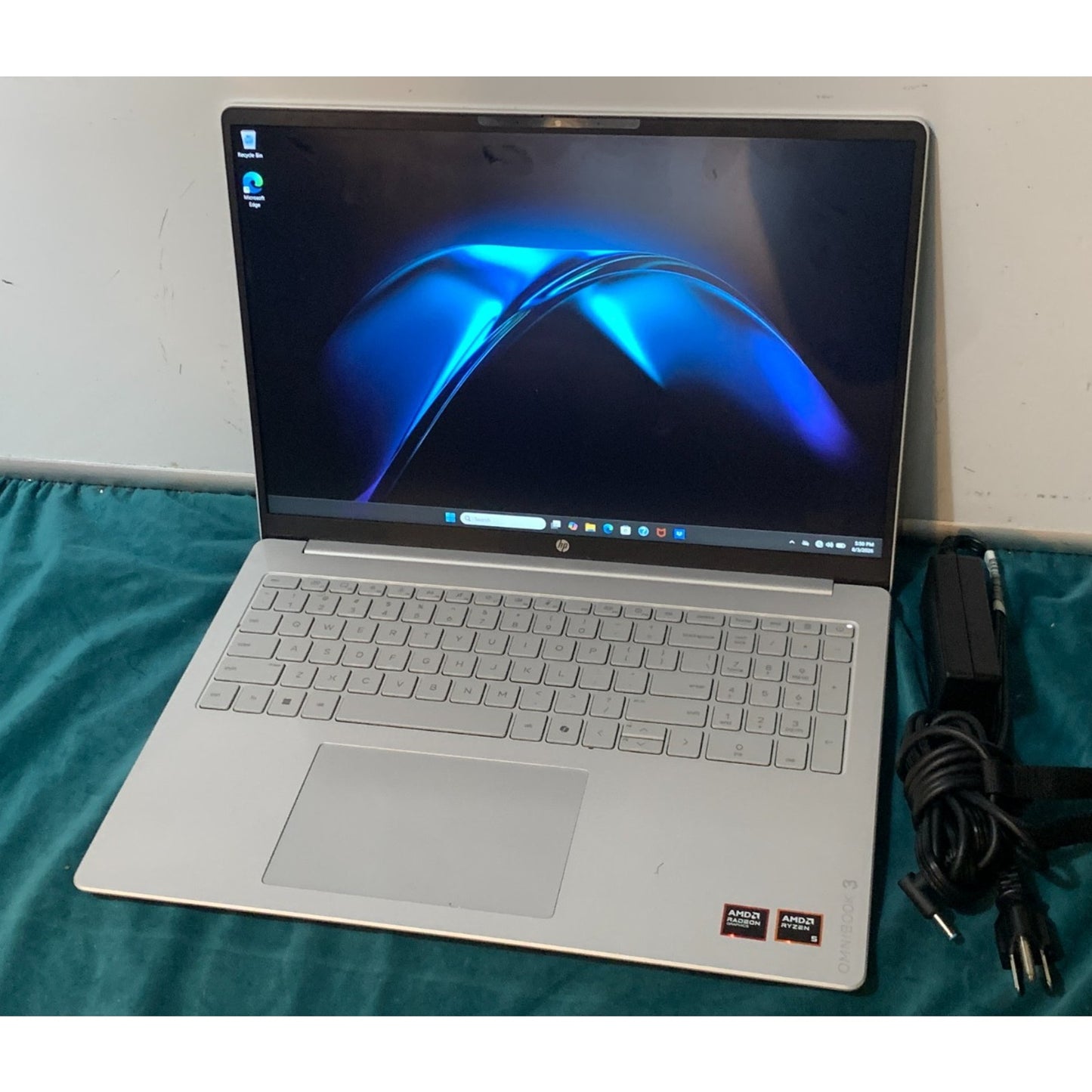 HP OmniBook 3 16" Touchscreen Laptop, AMD Ryzen 5 40 (2025), 8GB ram, 256 gb Ssd