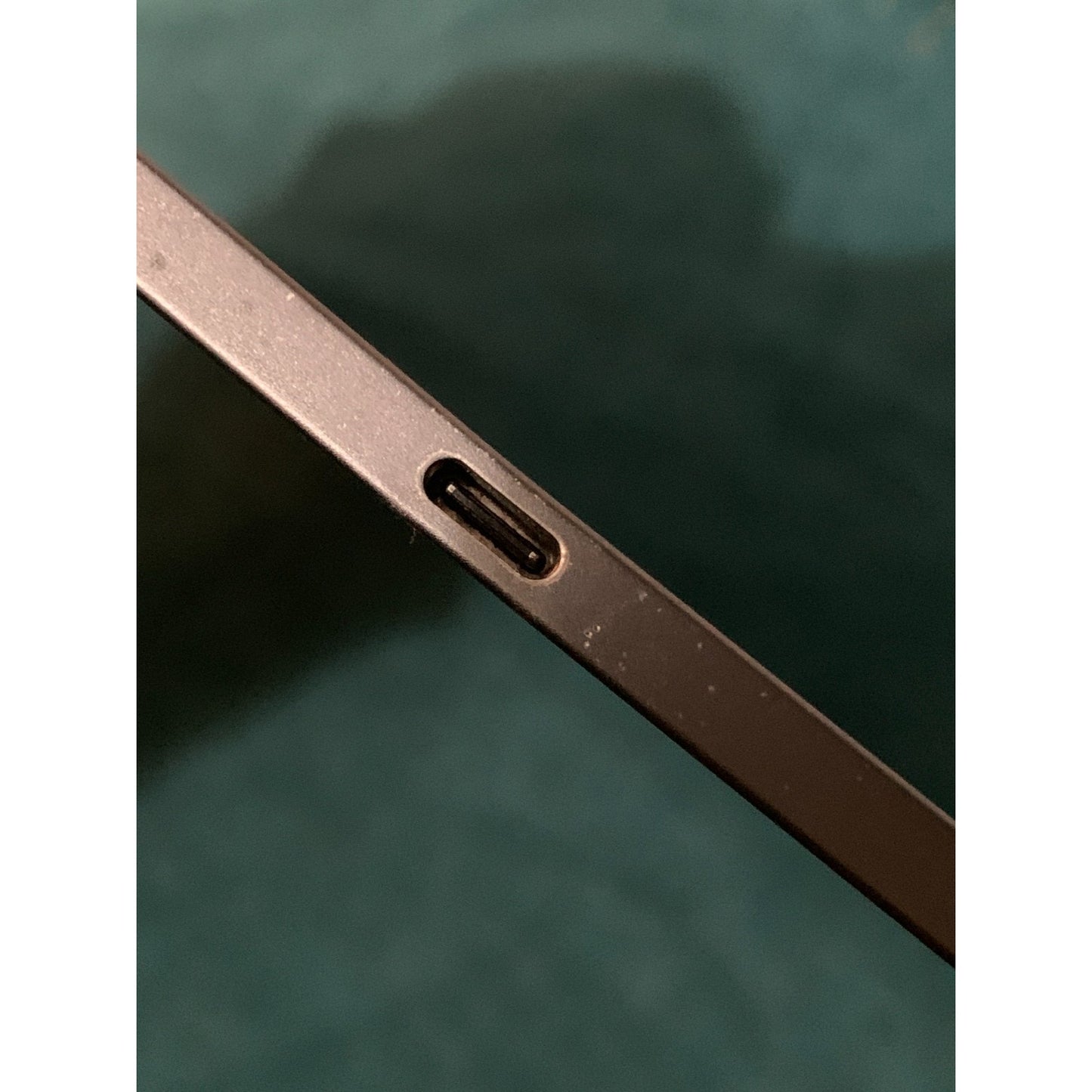 Apple iPad Pro 4th gen - 128GB, Wi-Fi ONLY, 12.9 in -Space Gray (Button Issue)