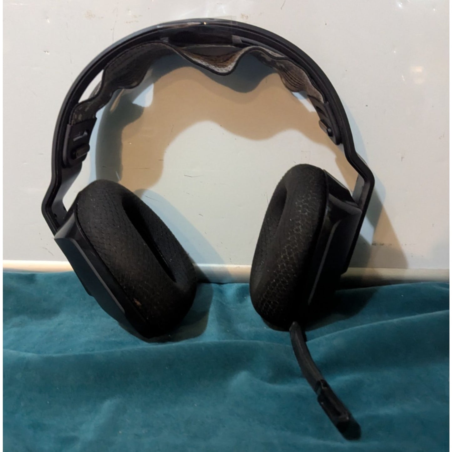 Logitech G733 Lightspeed Wireless RGB Gaming Headset Black Foam Ear Cushion