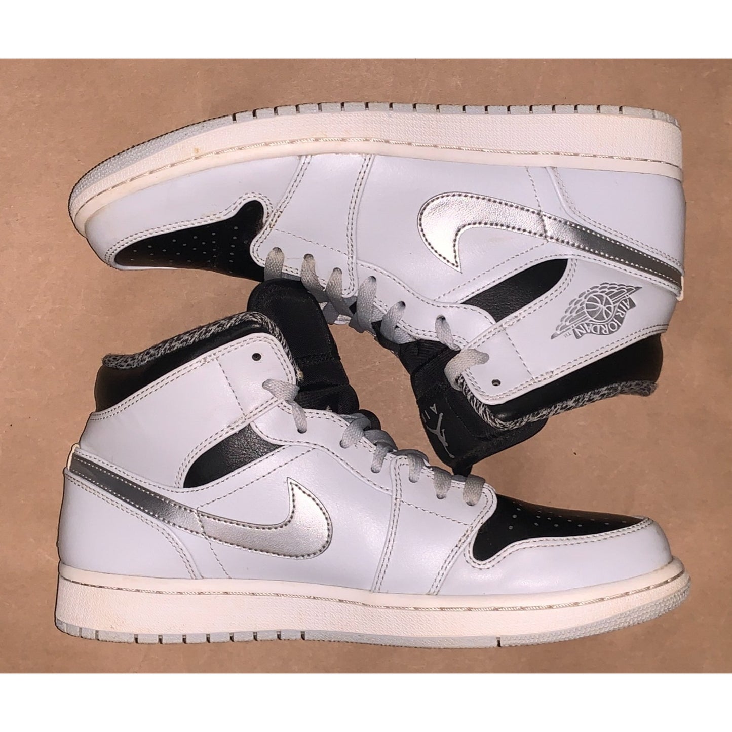 Nike Air Jordan 1 Retro Mens Size 9.5 Gray Black Athletic Leather Shoes Sneakers