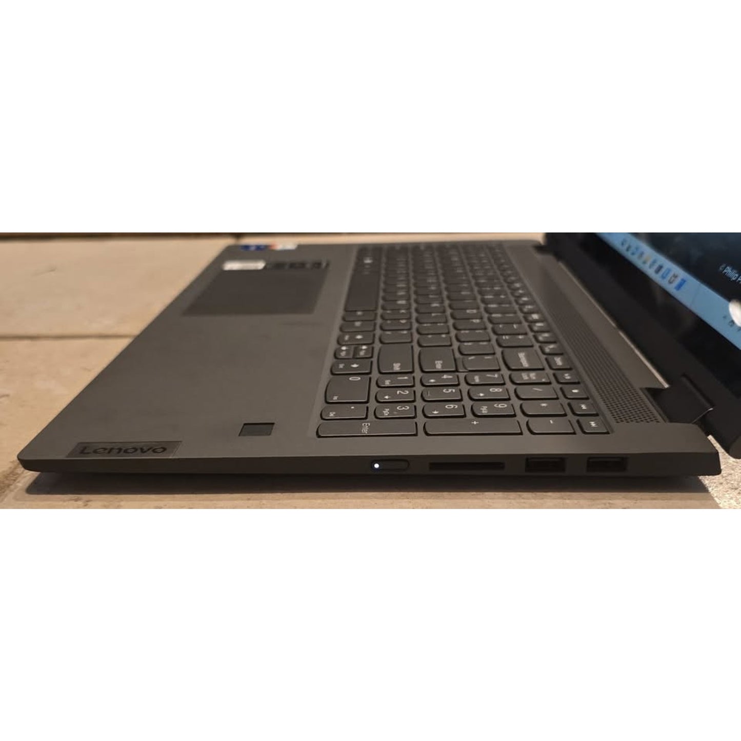 Lenovo Ideapad Flex 5 Laptop / Intel Core I5-1135G7 / 256SSD / 8GB Ram / (CRACKED)