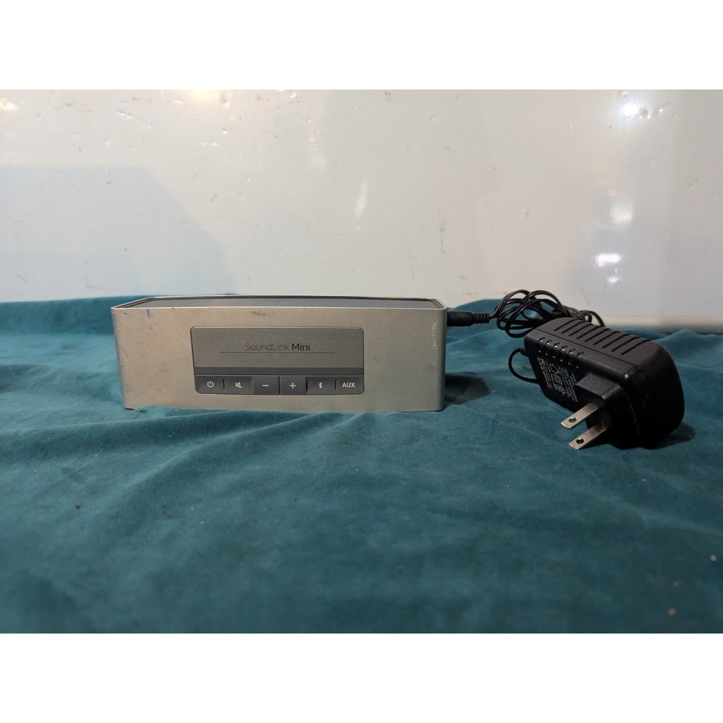 Bose SoundLink Mini Bluetooth Speaker Silver With Dock & Power Cord