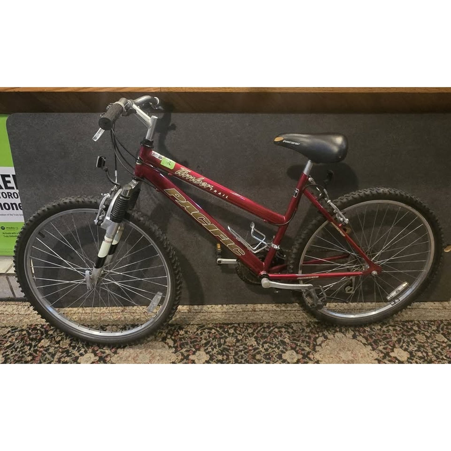 Pacific Timber Trail  Mouuntian Bike / 26" Wheel / 17" Frame / 21-Speed /